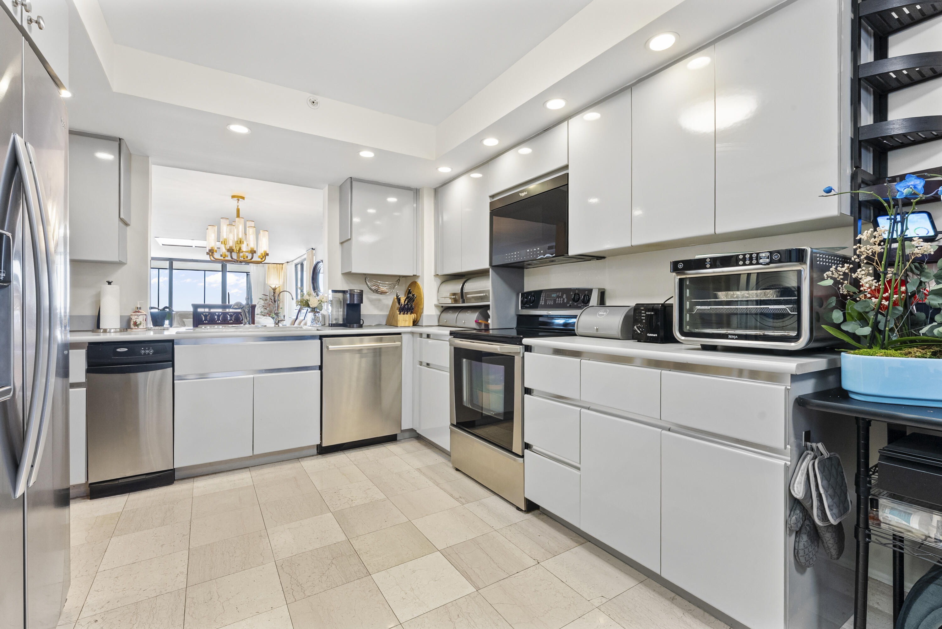 1167 Hillsboro Mile 709