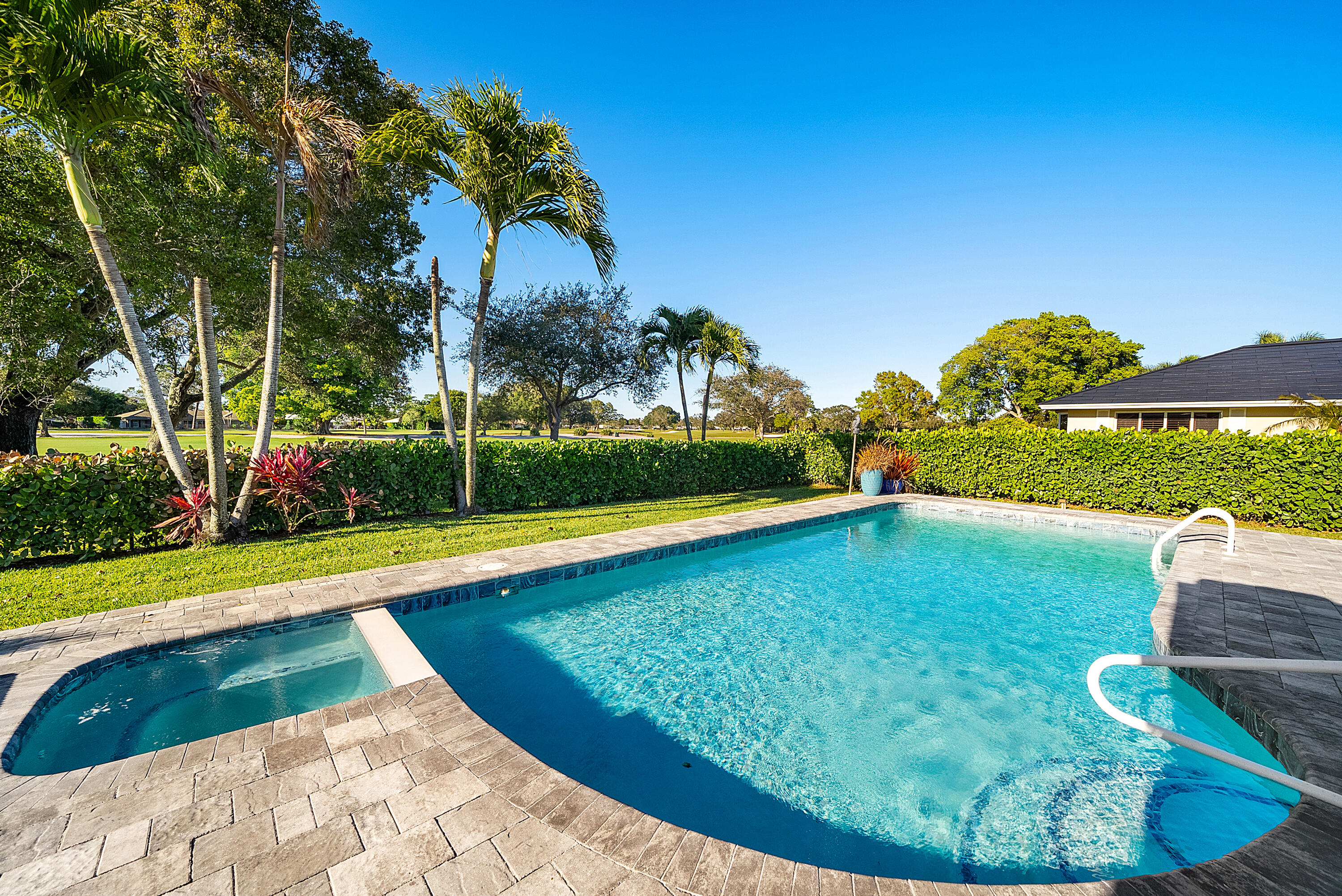 413 S Country Club Drive