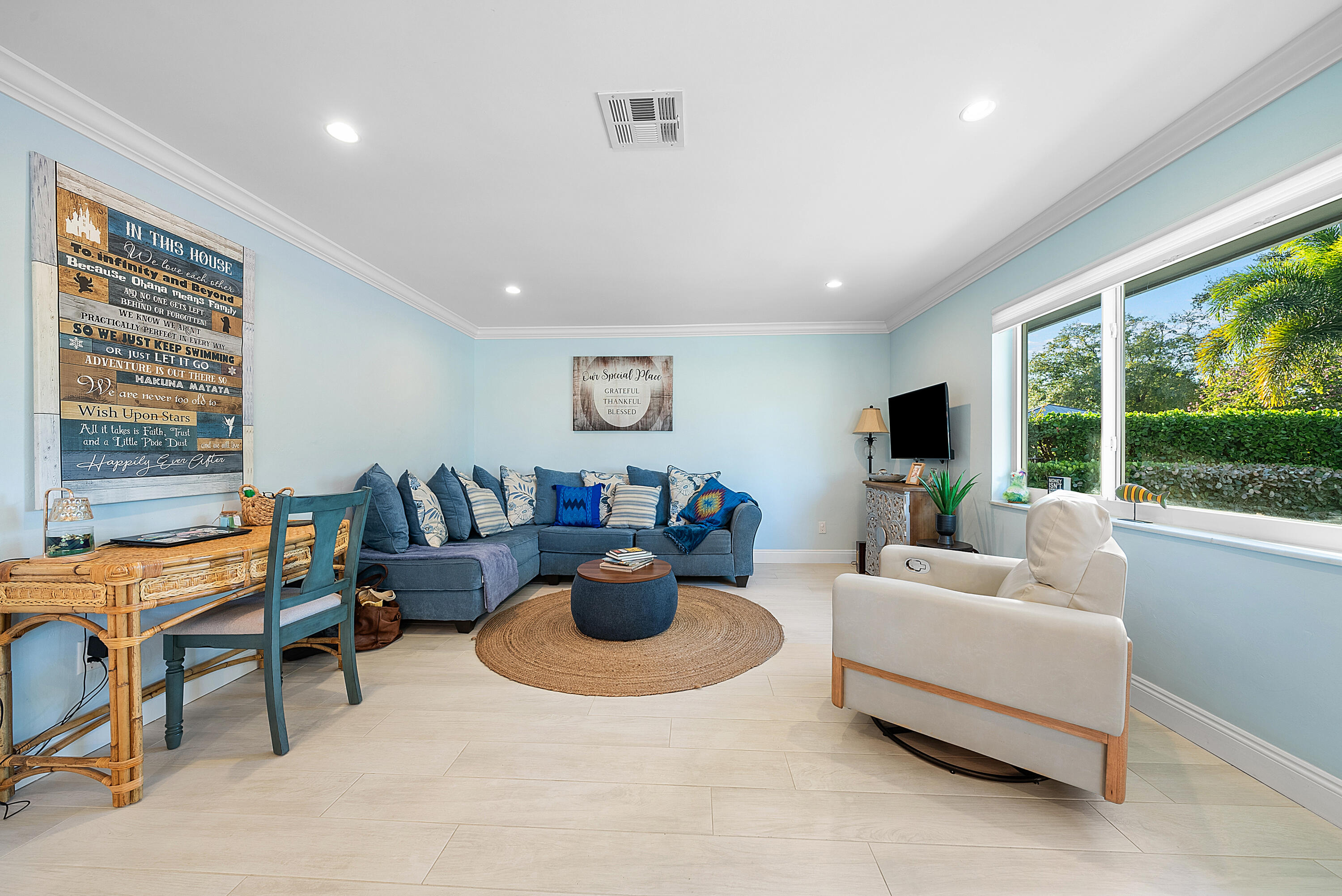 413 S Country Club Drive