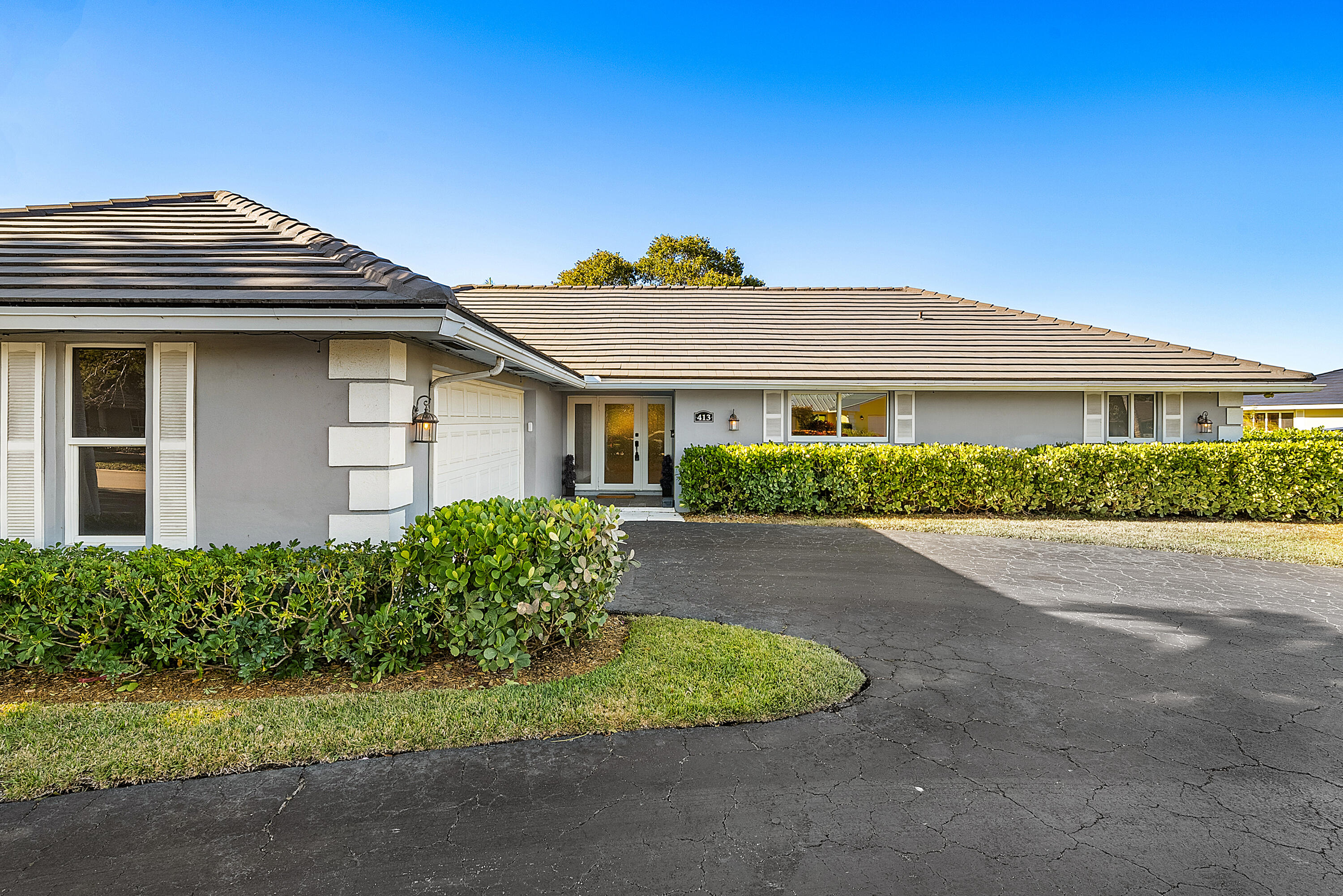 413 S Country Club Drive