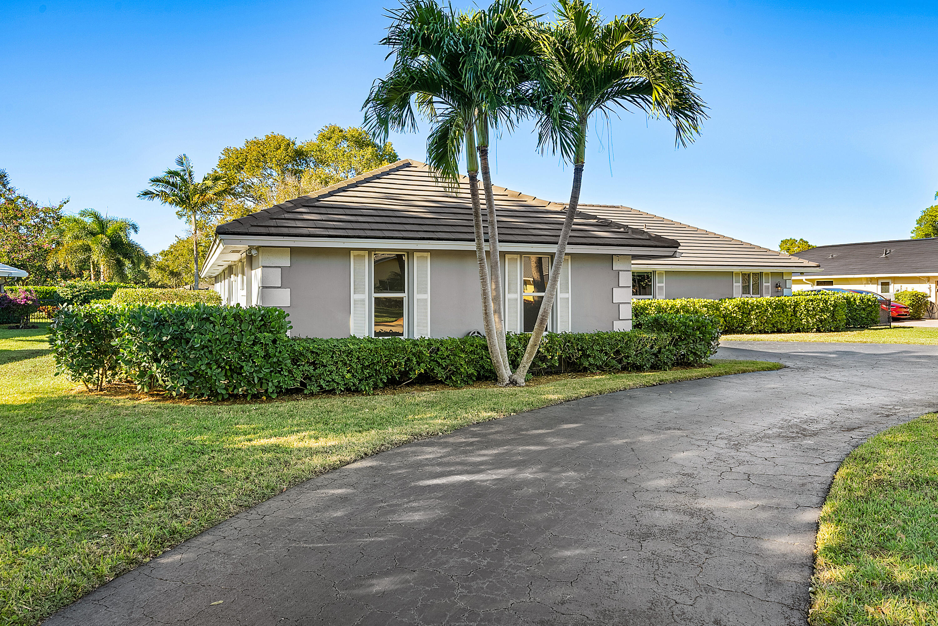 413 S Country Club Drive