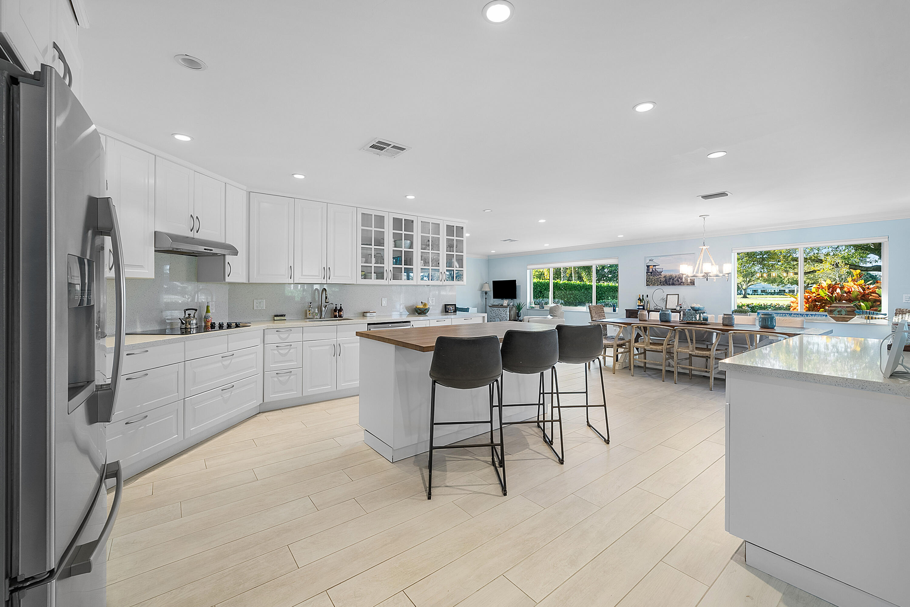 413 S Country Club Drive