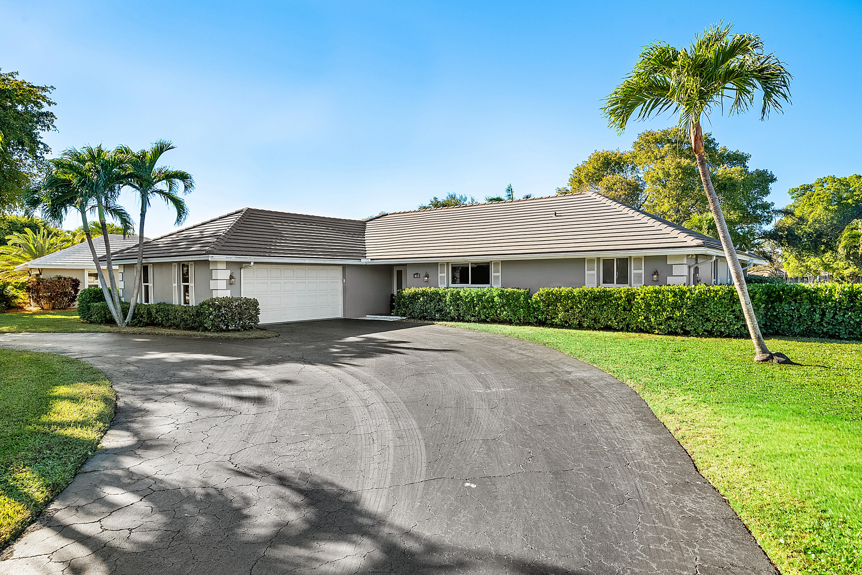 413 S Country Club Drive