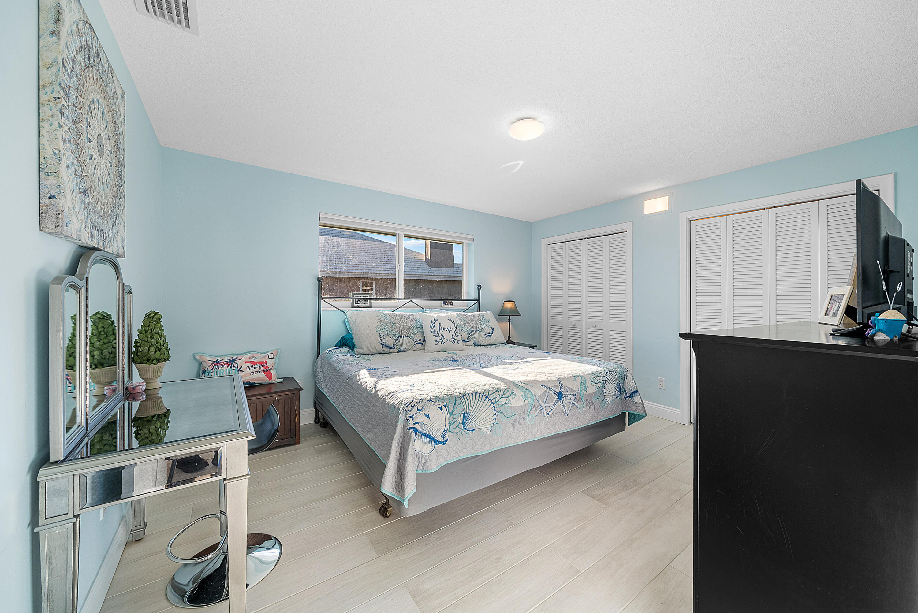 413 S Country Club Drive