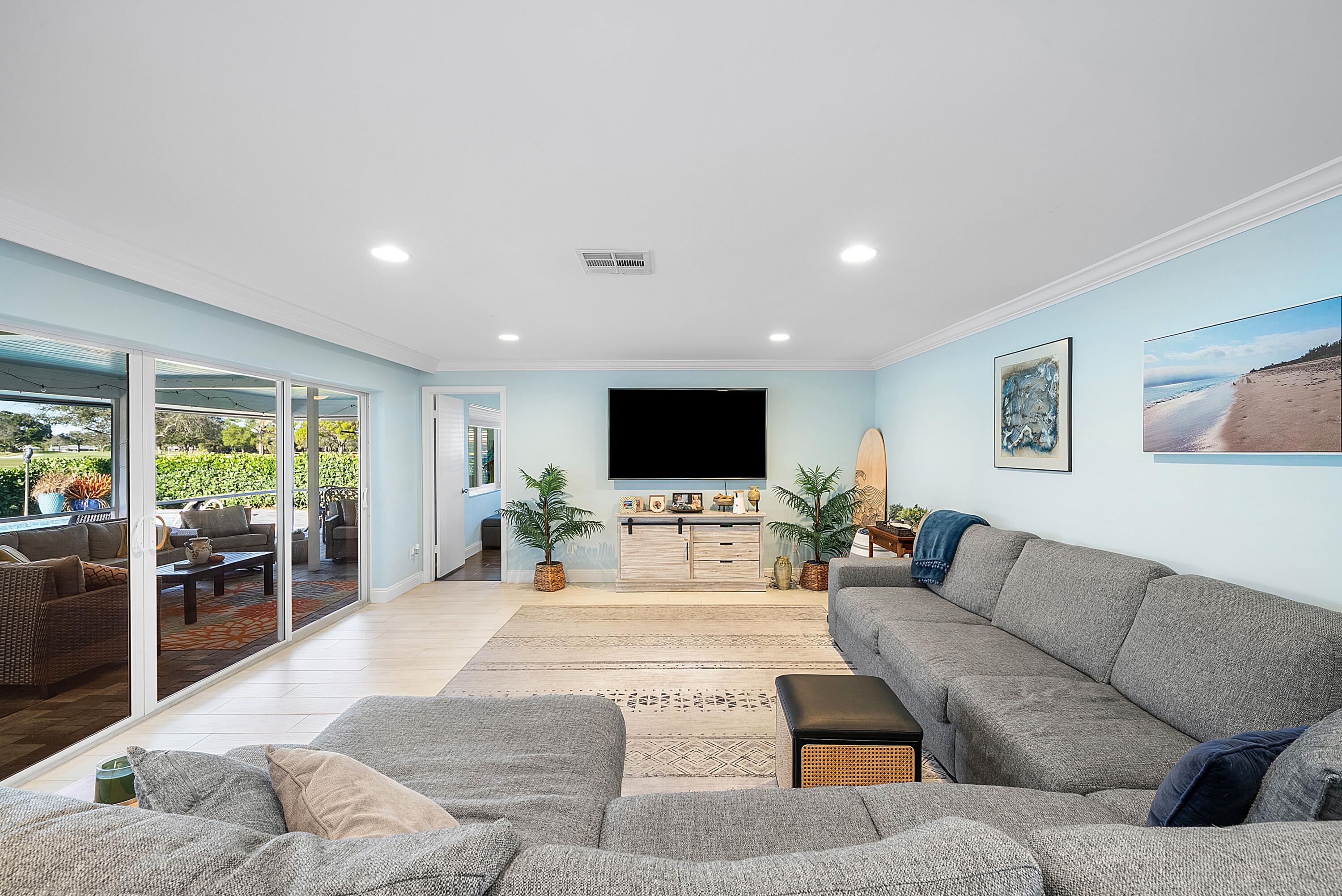 413 S Country Club Drive