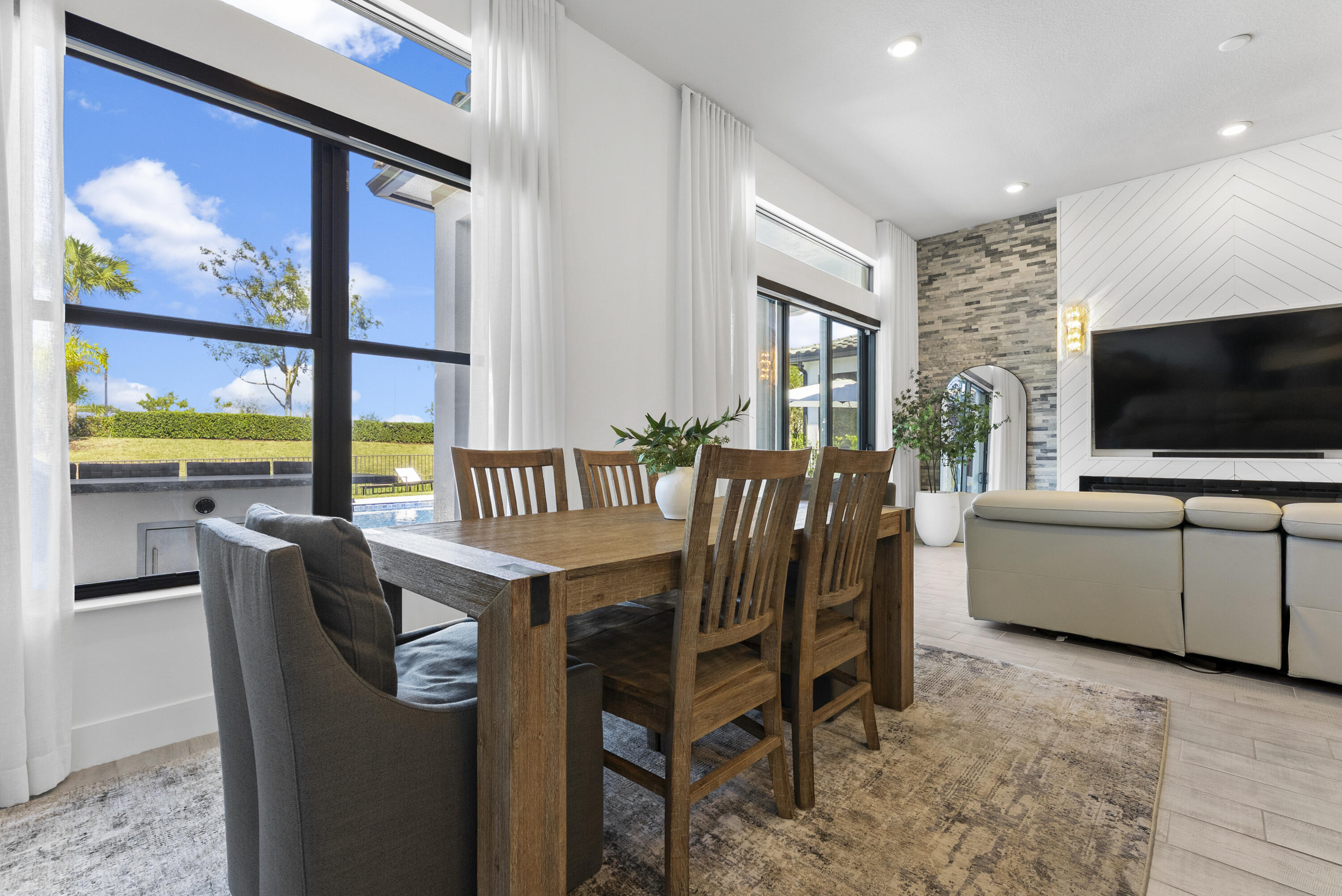 7465 Seacoast Drive
