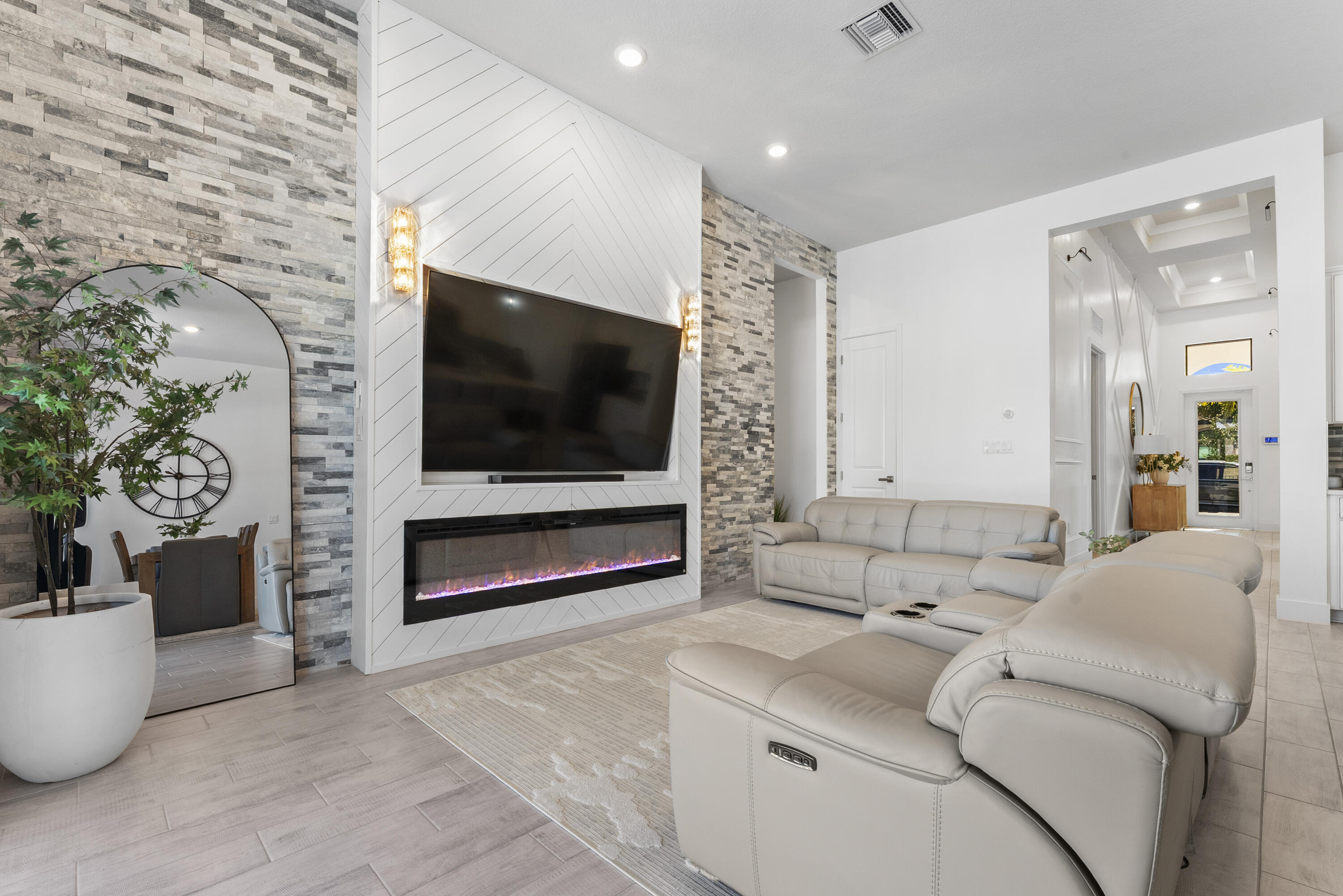 7465 Seacoast Drive