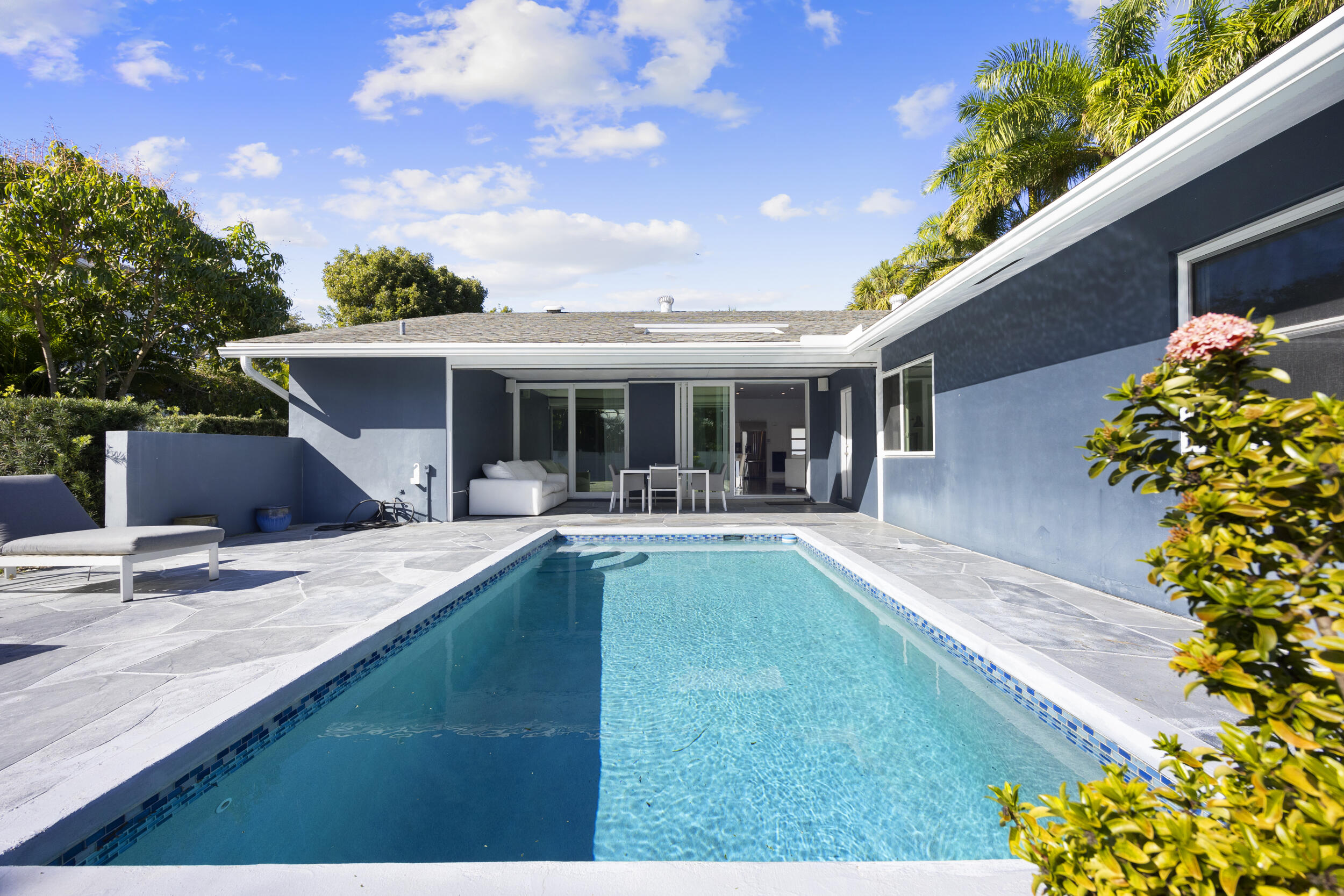 930 NW 4th Court