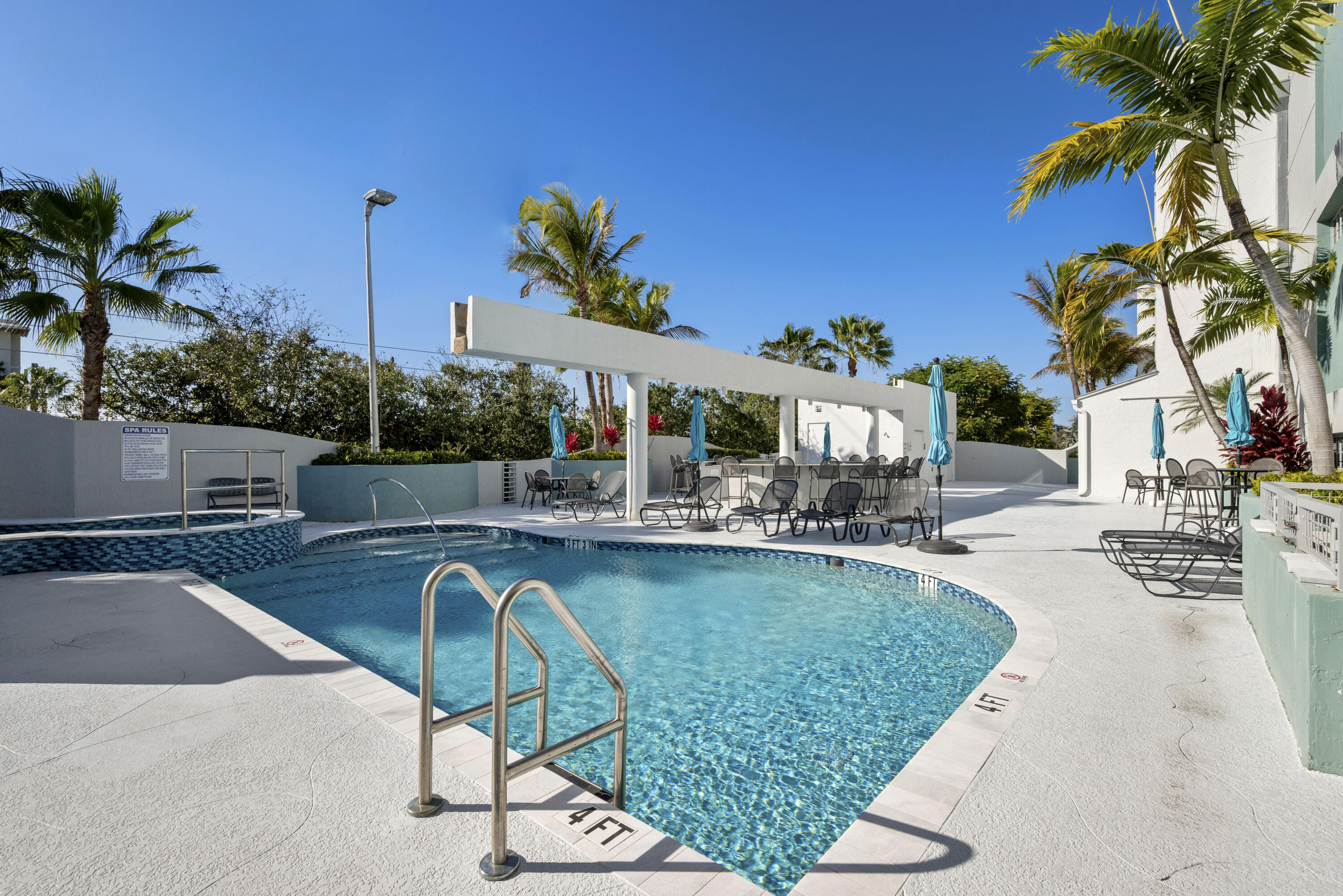 185 NE 4th Avenue 208