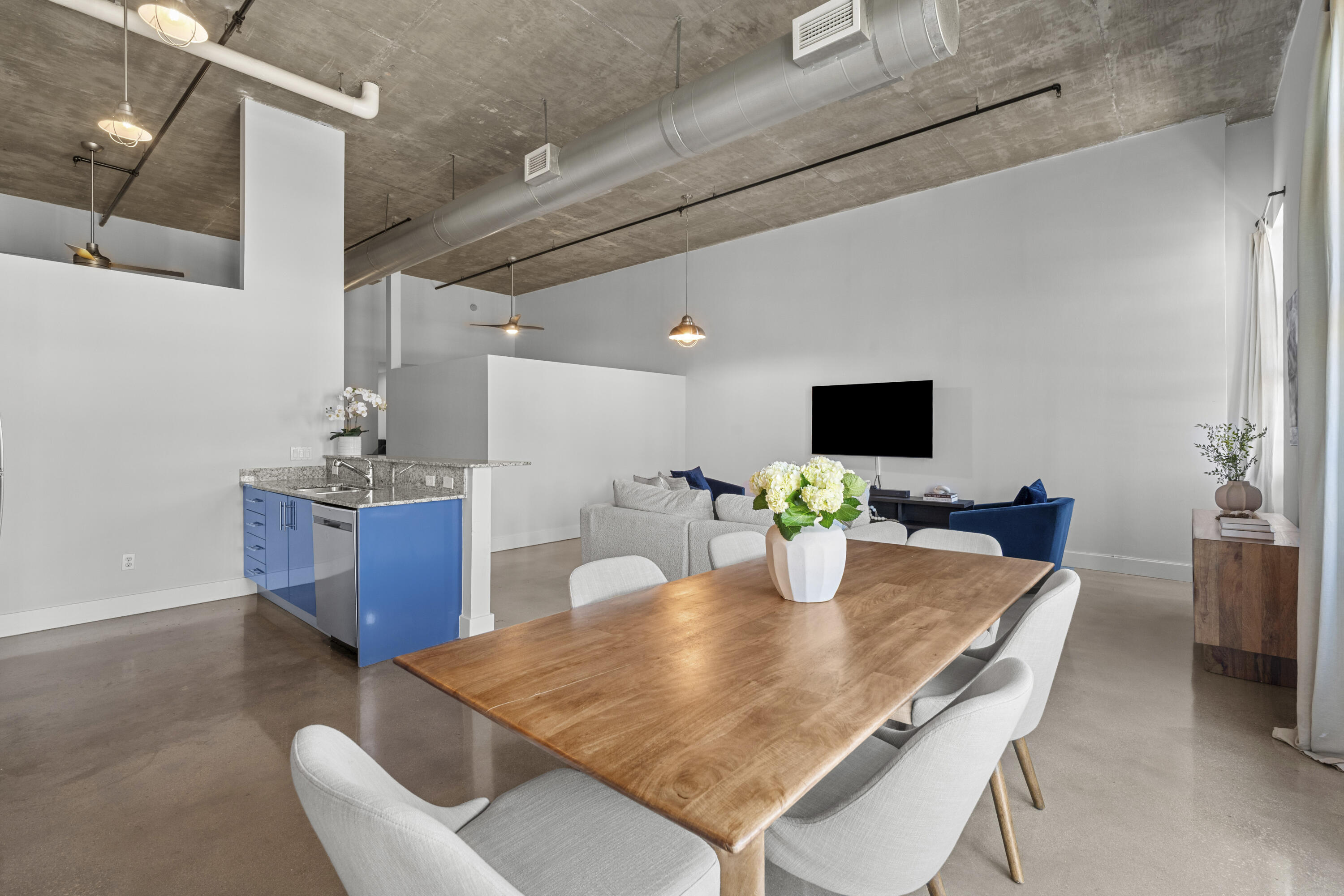 185 NE 4th Avenue 208