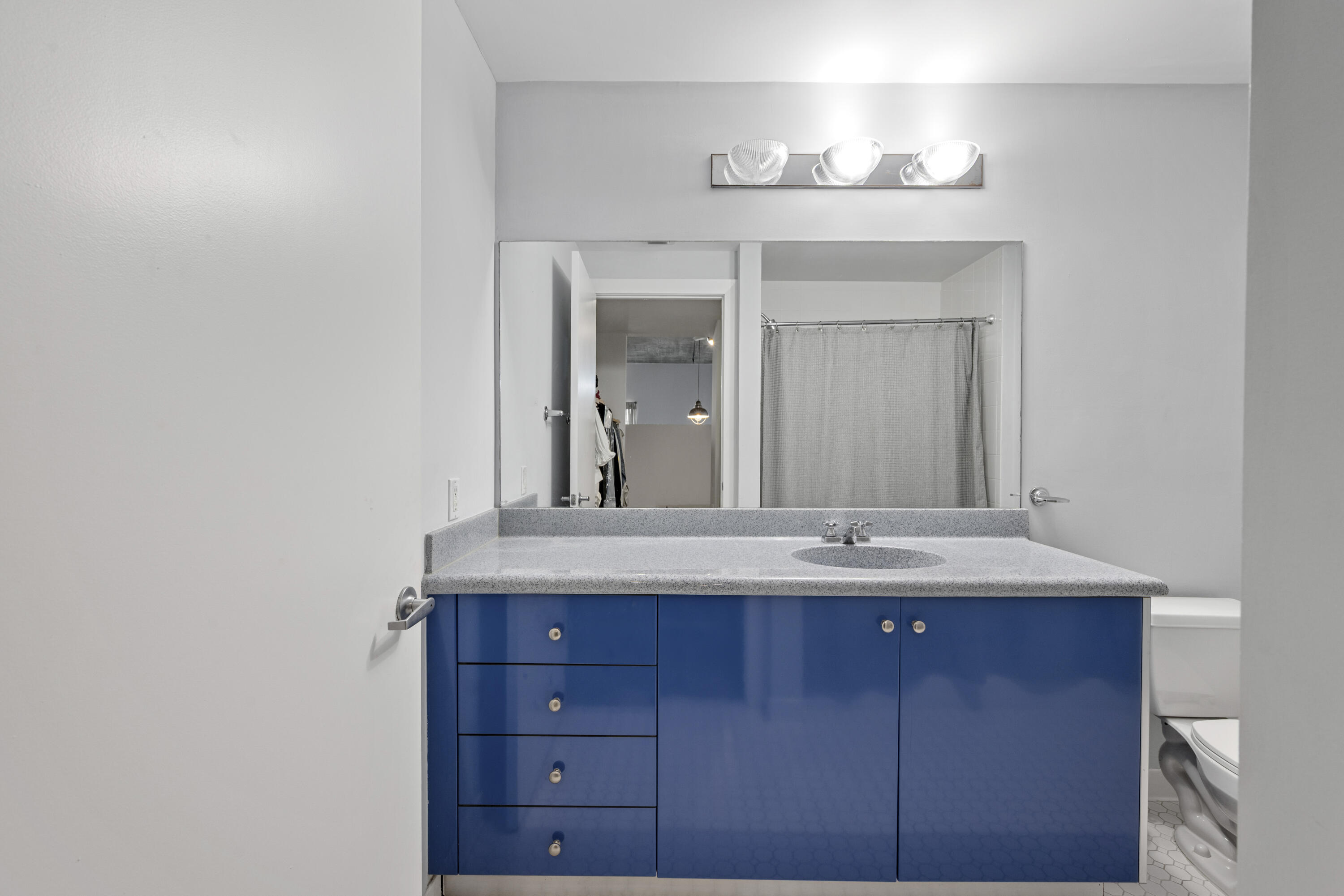 185 NE 4th Avenue 208