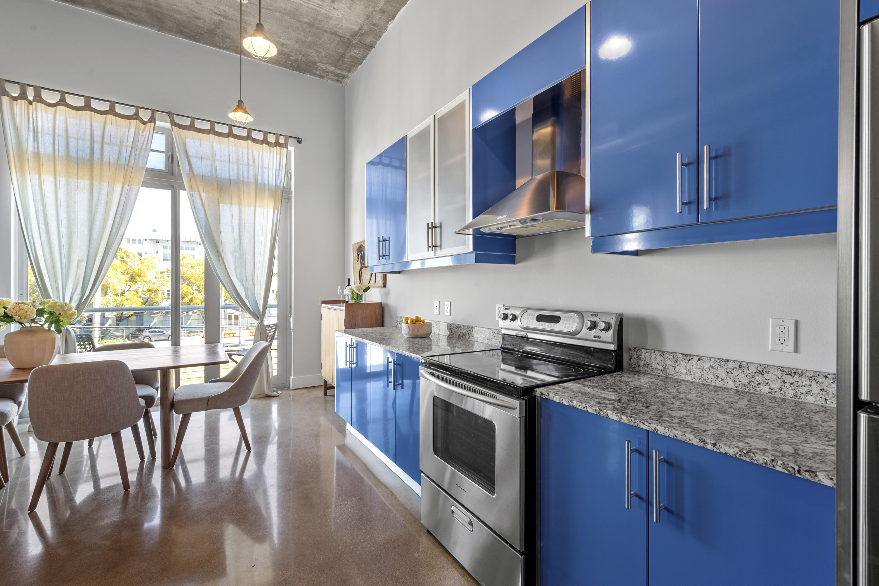 185 NE 4th Avenue 208