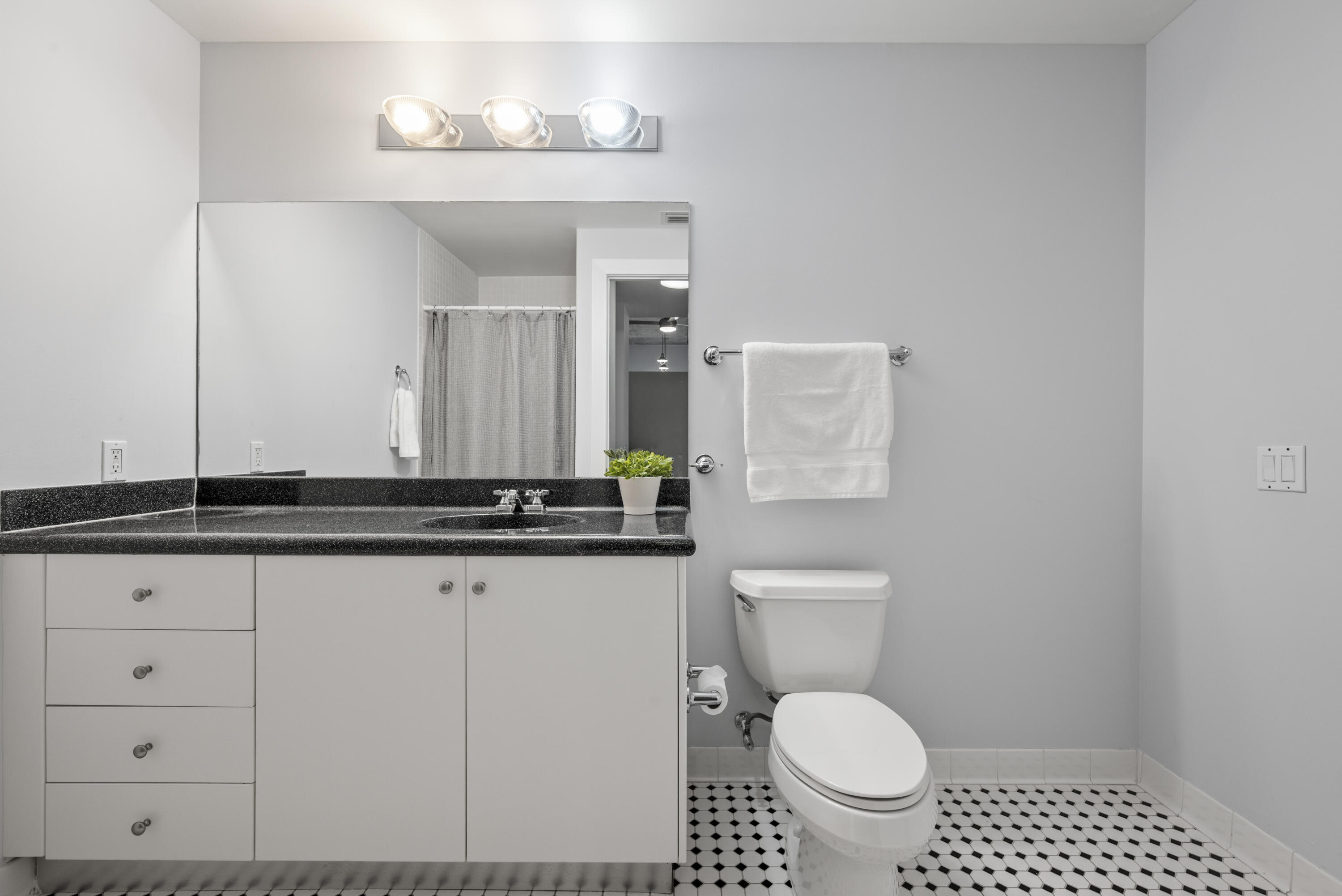 185 NE 4th Avenue 208