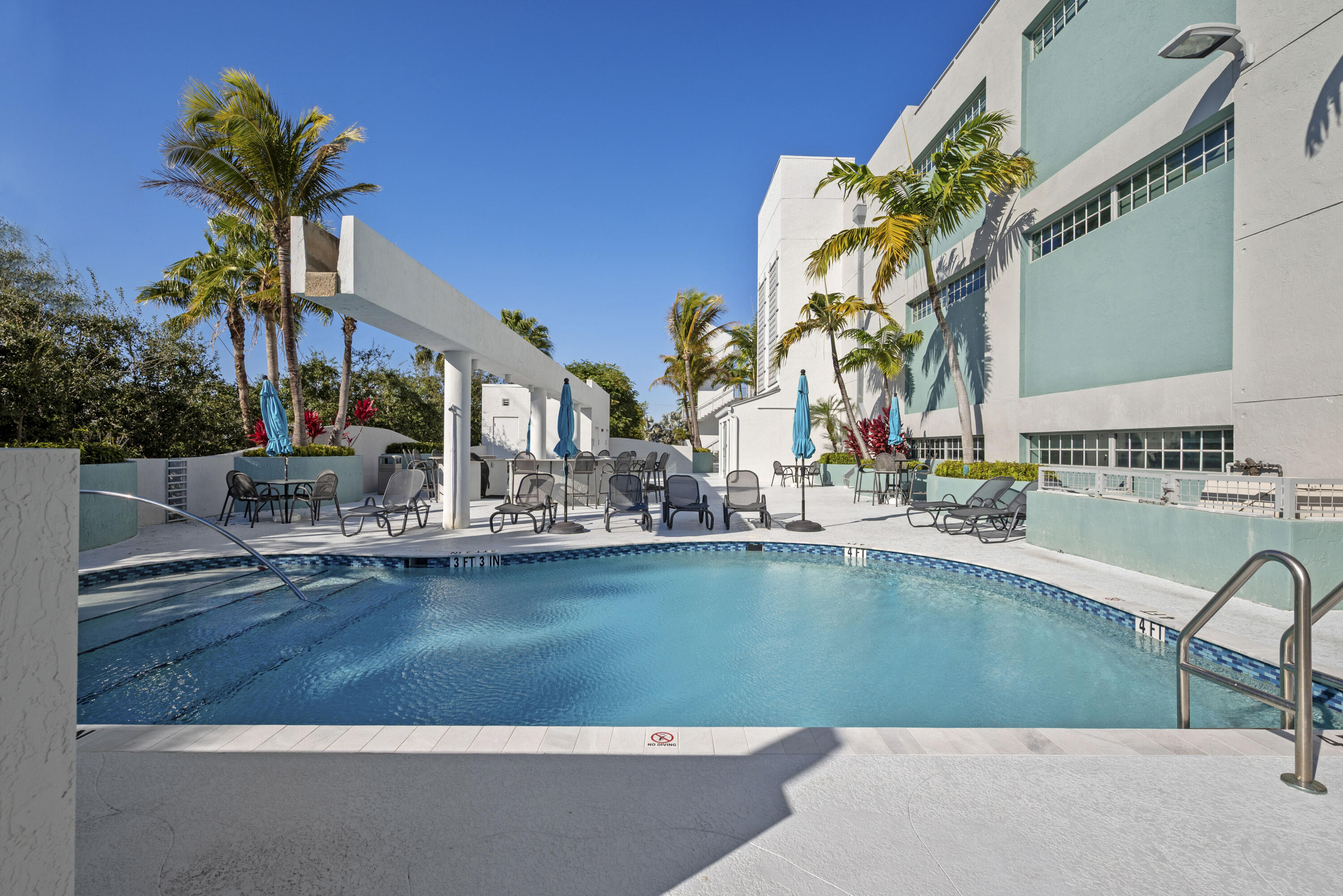 185 NE 4th Avenue 208