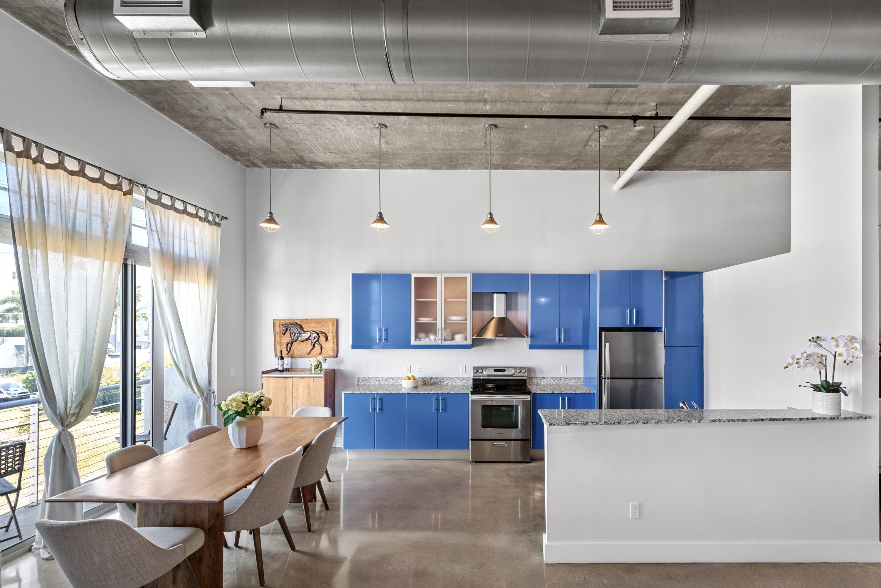 185 NE 4th Avenue 208