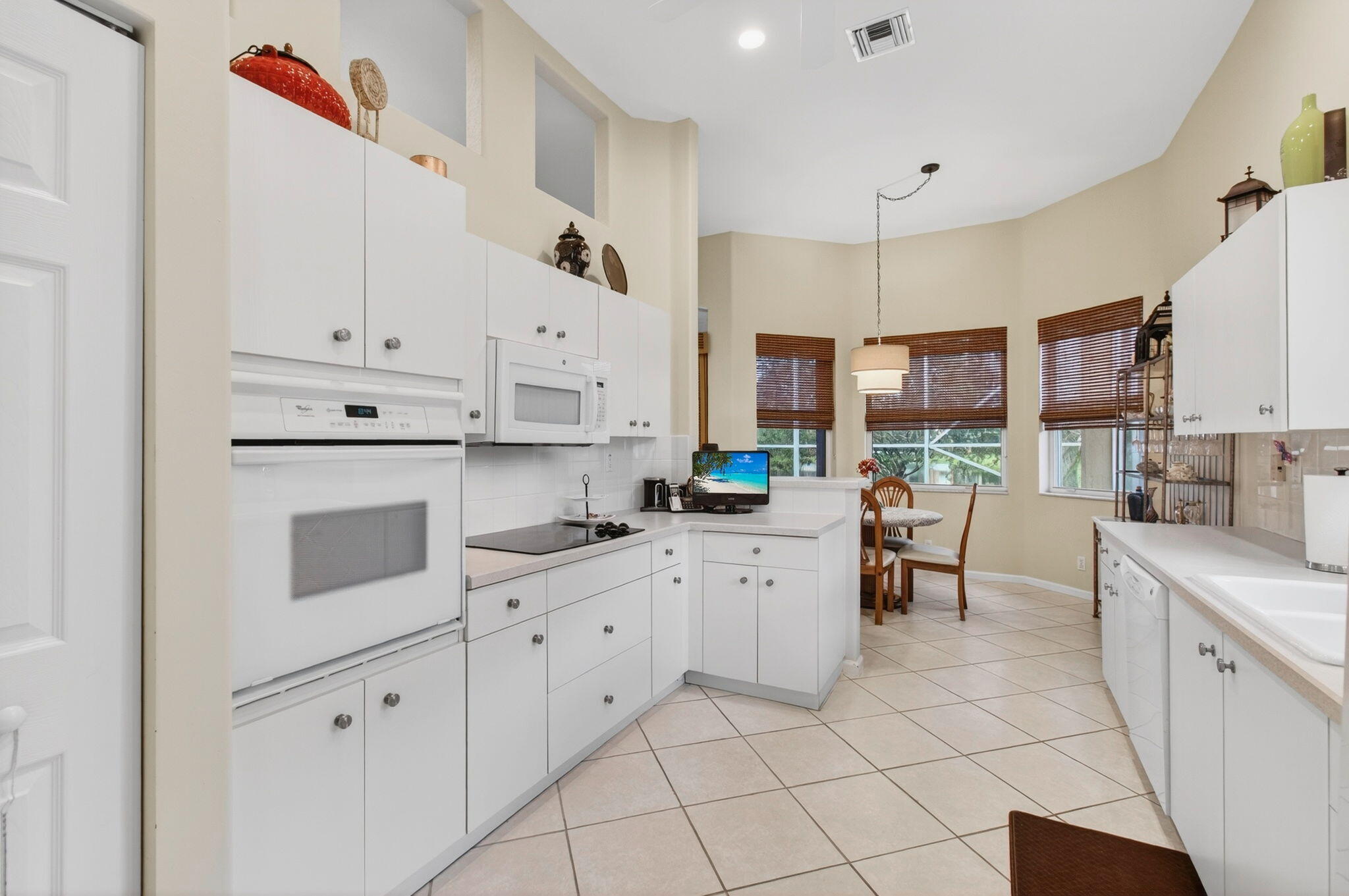 15845 Vivanco Street