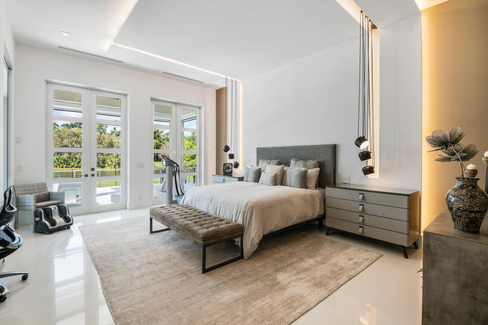 17106 Avenue Le Rivage