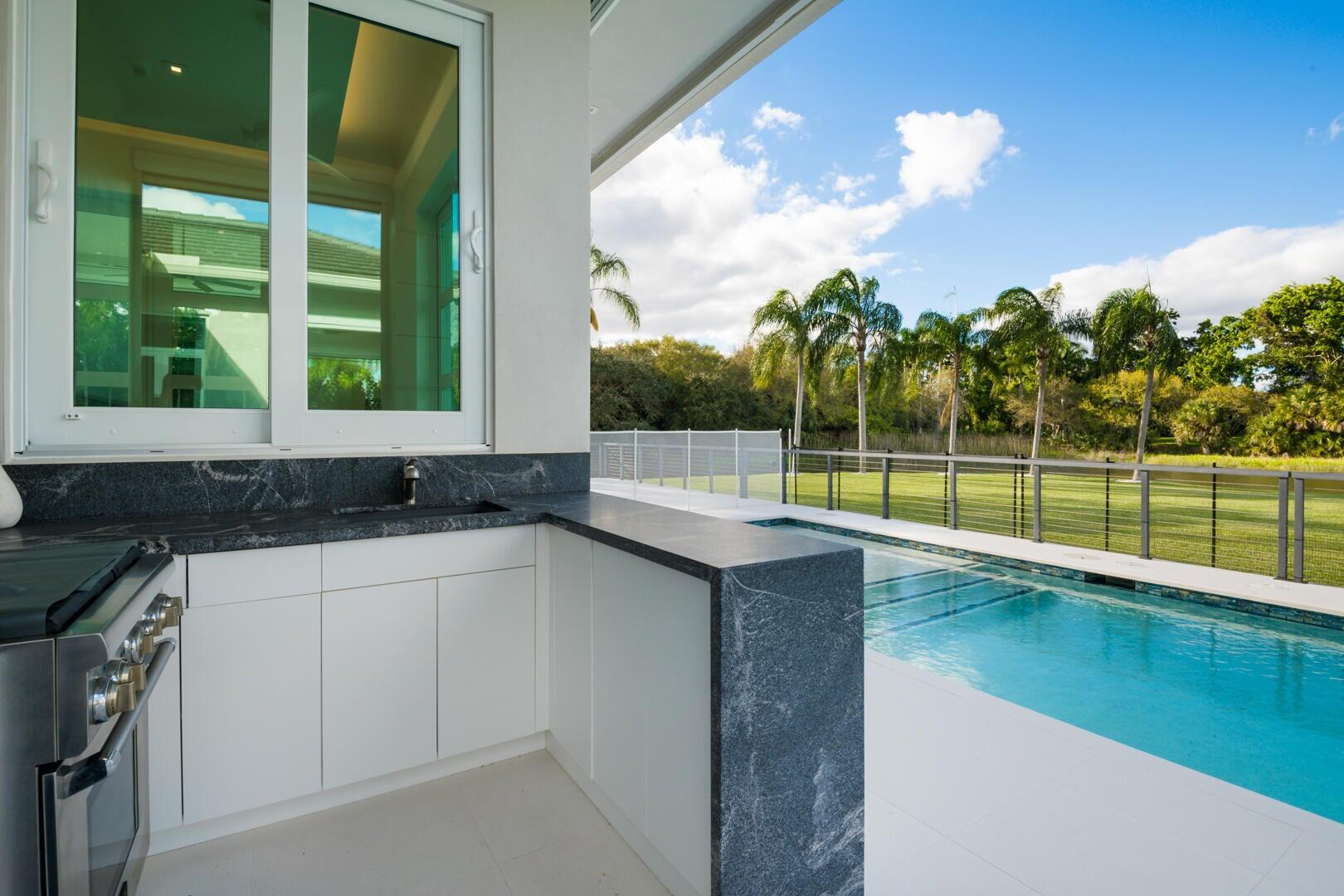 17106 Avenue Le Rivage