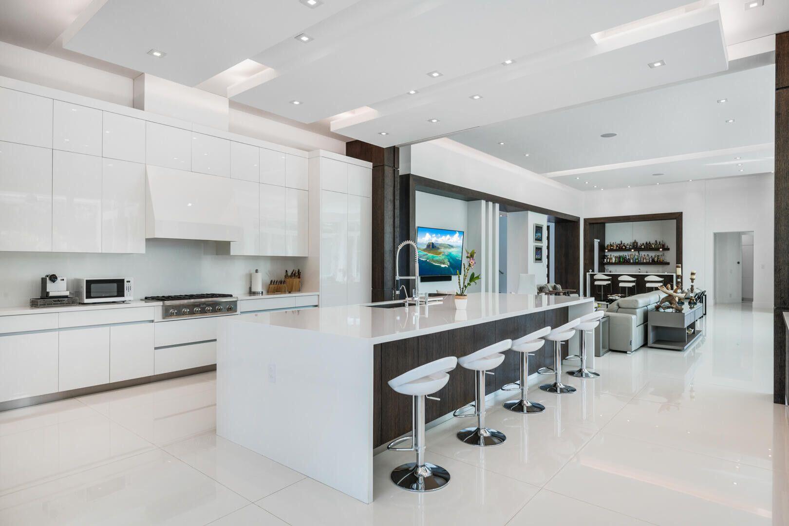 17106 Avenue Le Rivage