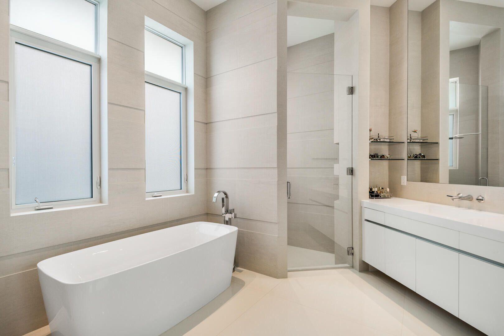 17106 Avenue Le Rivage