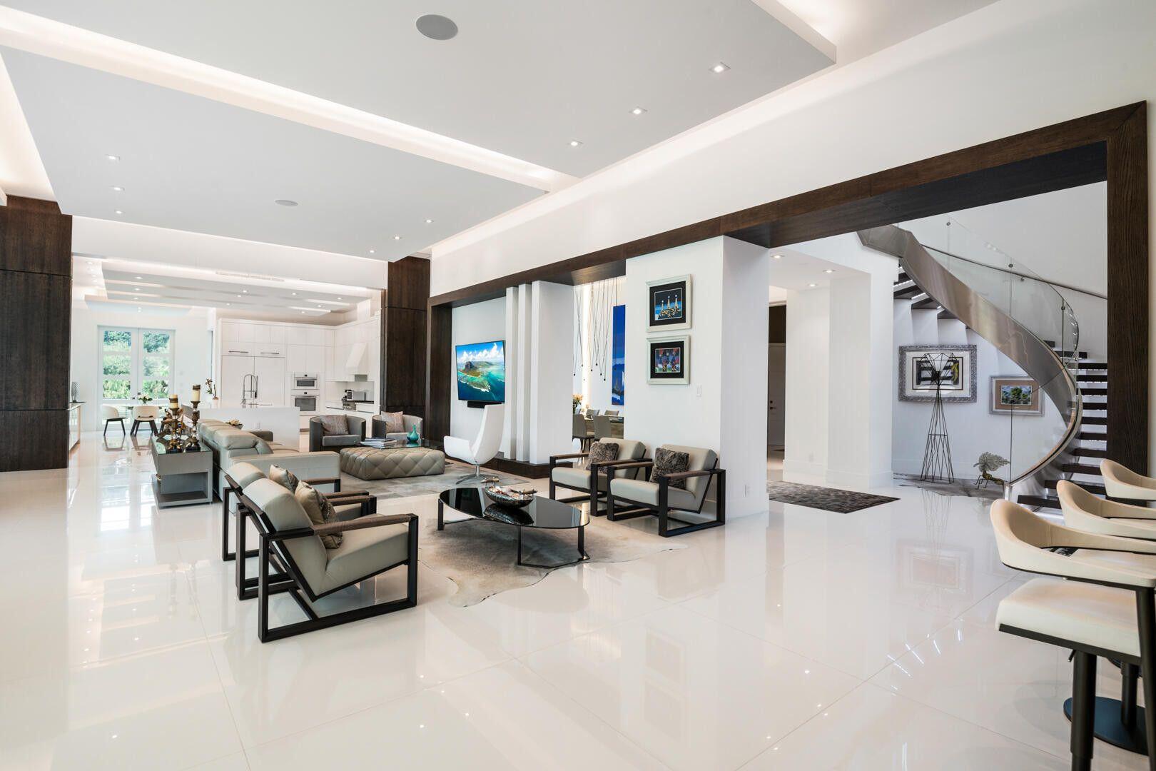 17106 Avenue Le Rivage