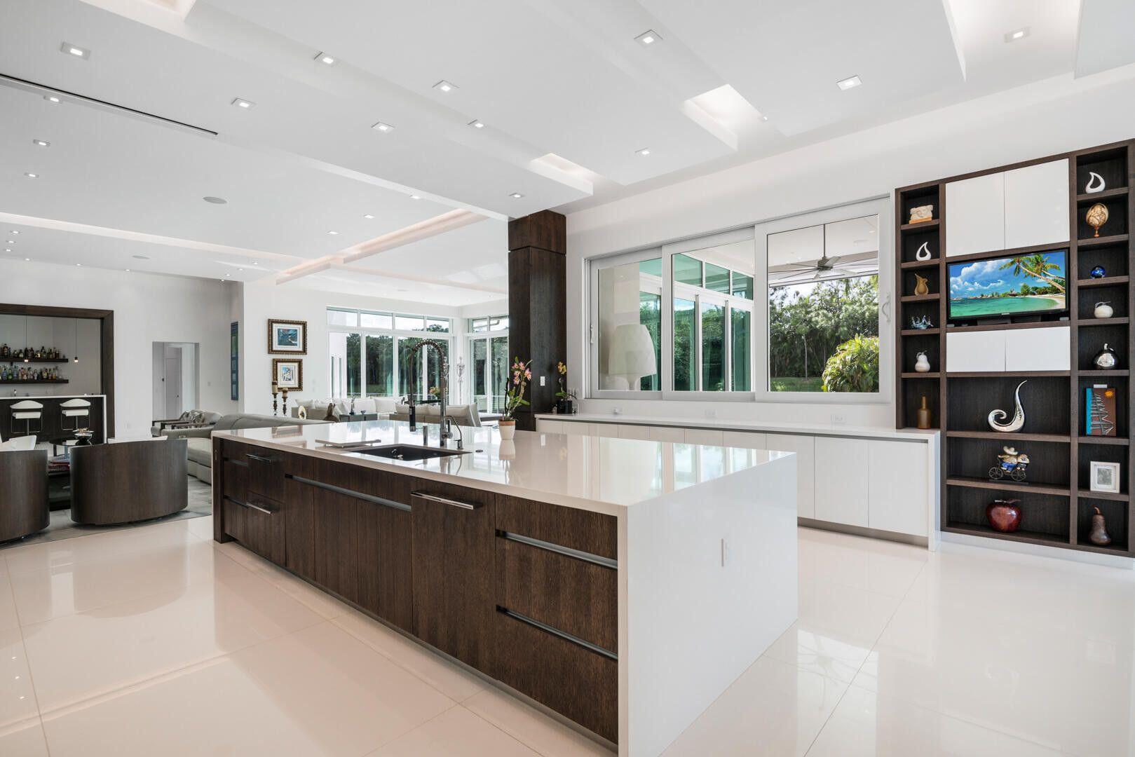 17106 Avenue Le Rivage