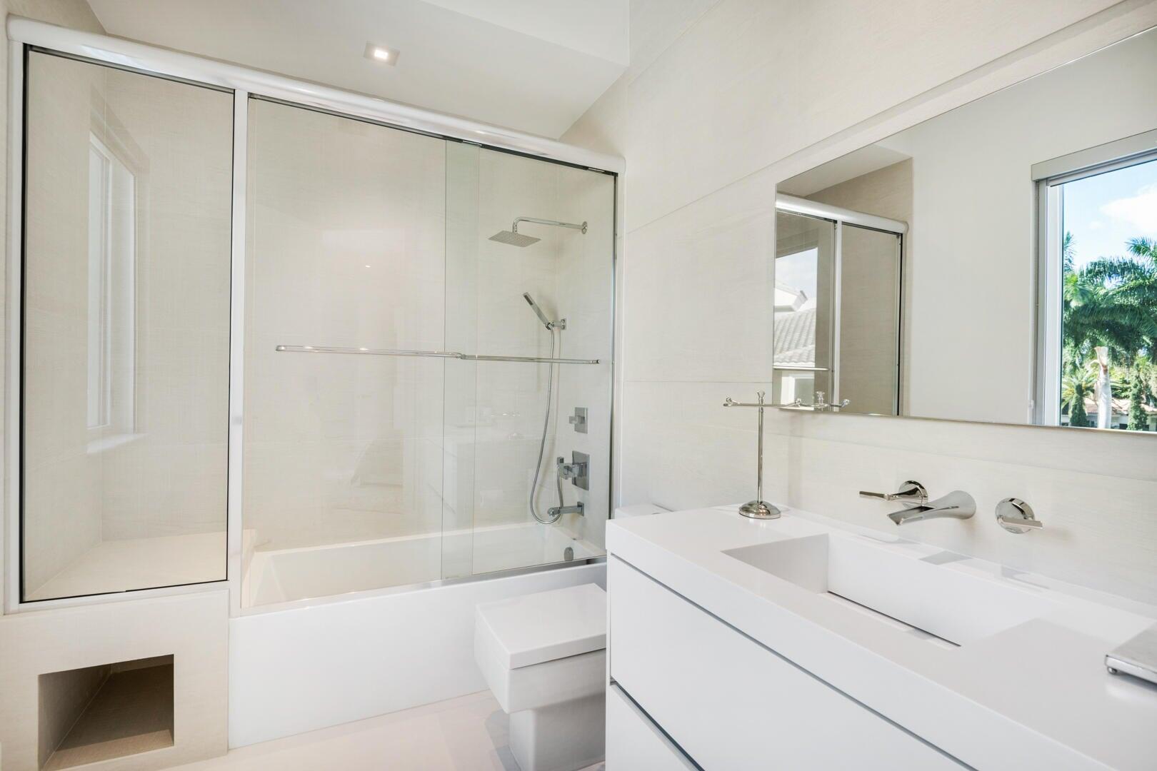 17106 Avenue Le Rivage