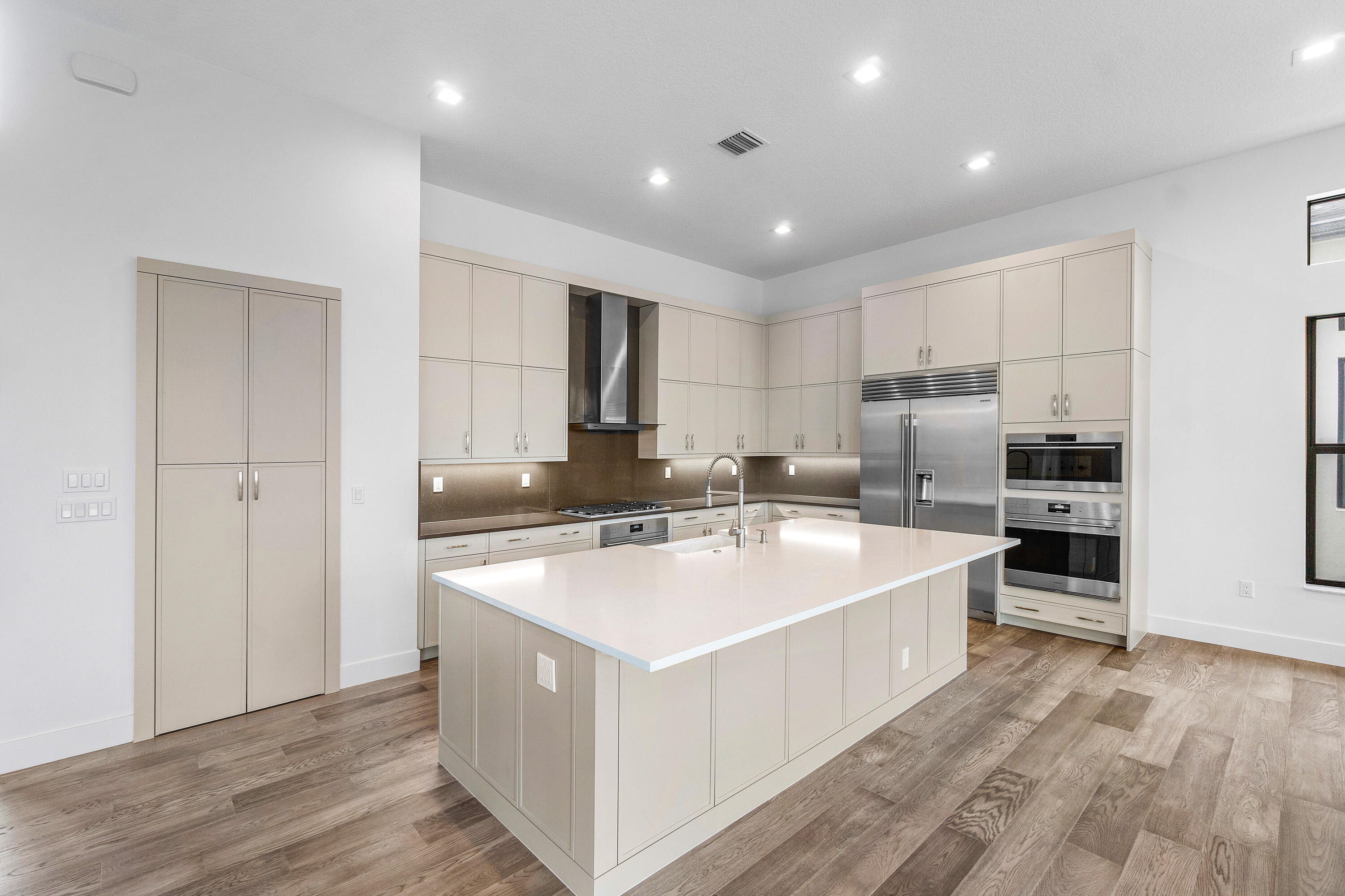 9491 Riverside Park Drive