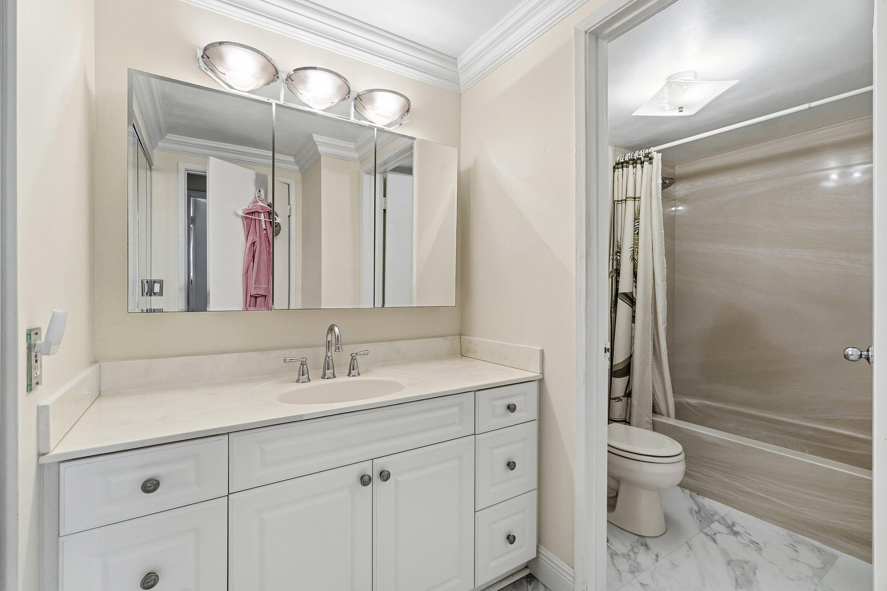 117 Yacht Club Way 206