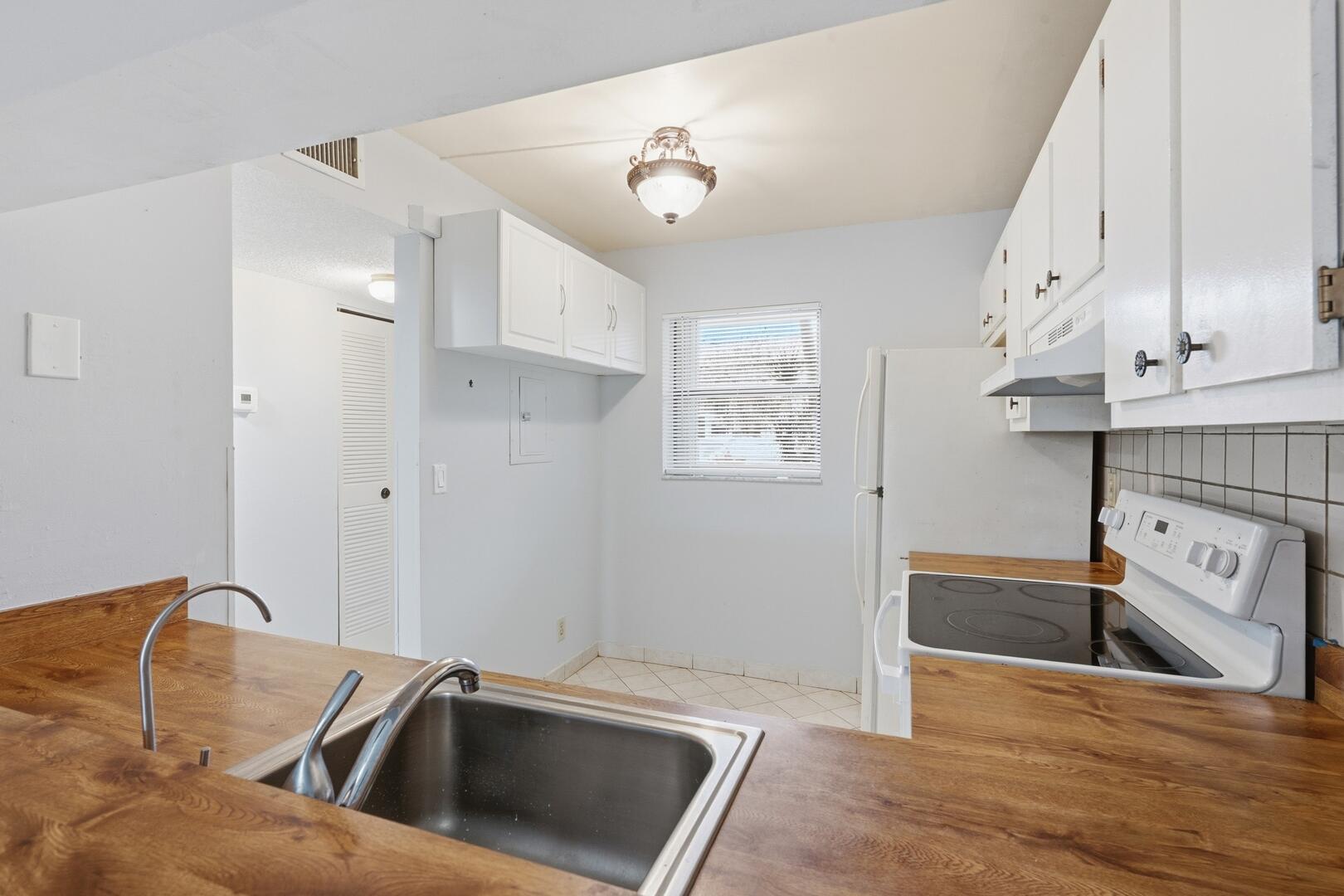 7142 Golf Colony Court 102