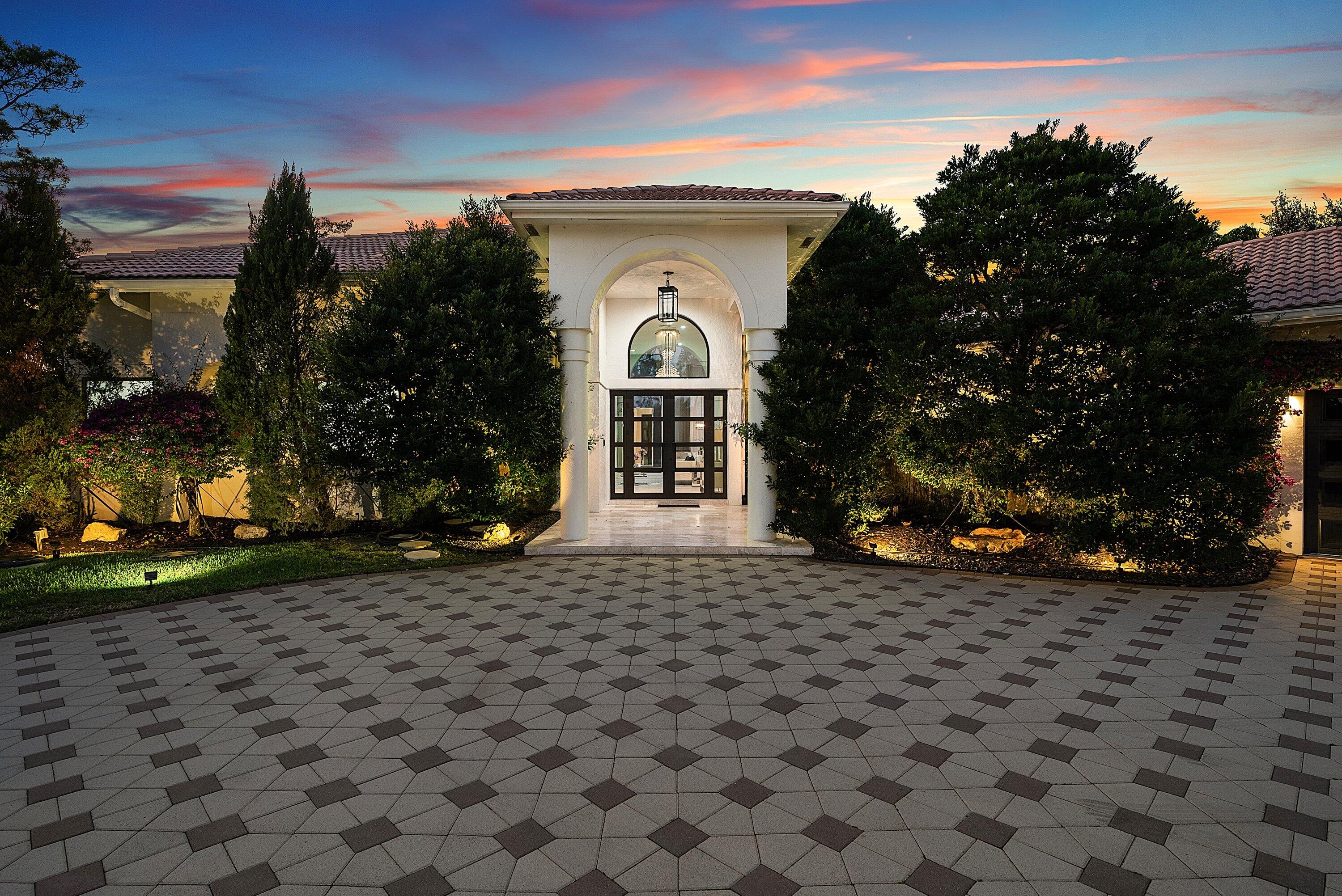 6715 E Calumet Circle