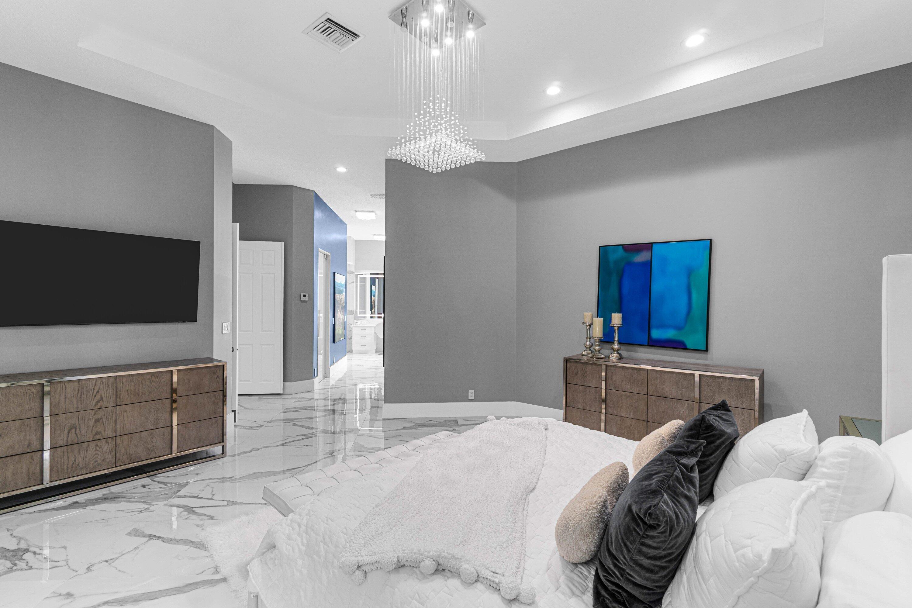 6715 E Calumet Circle