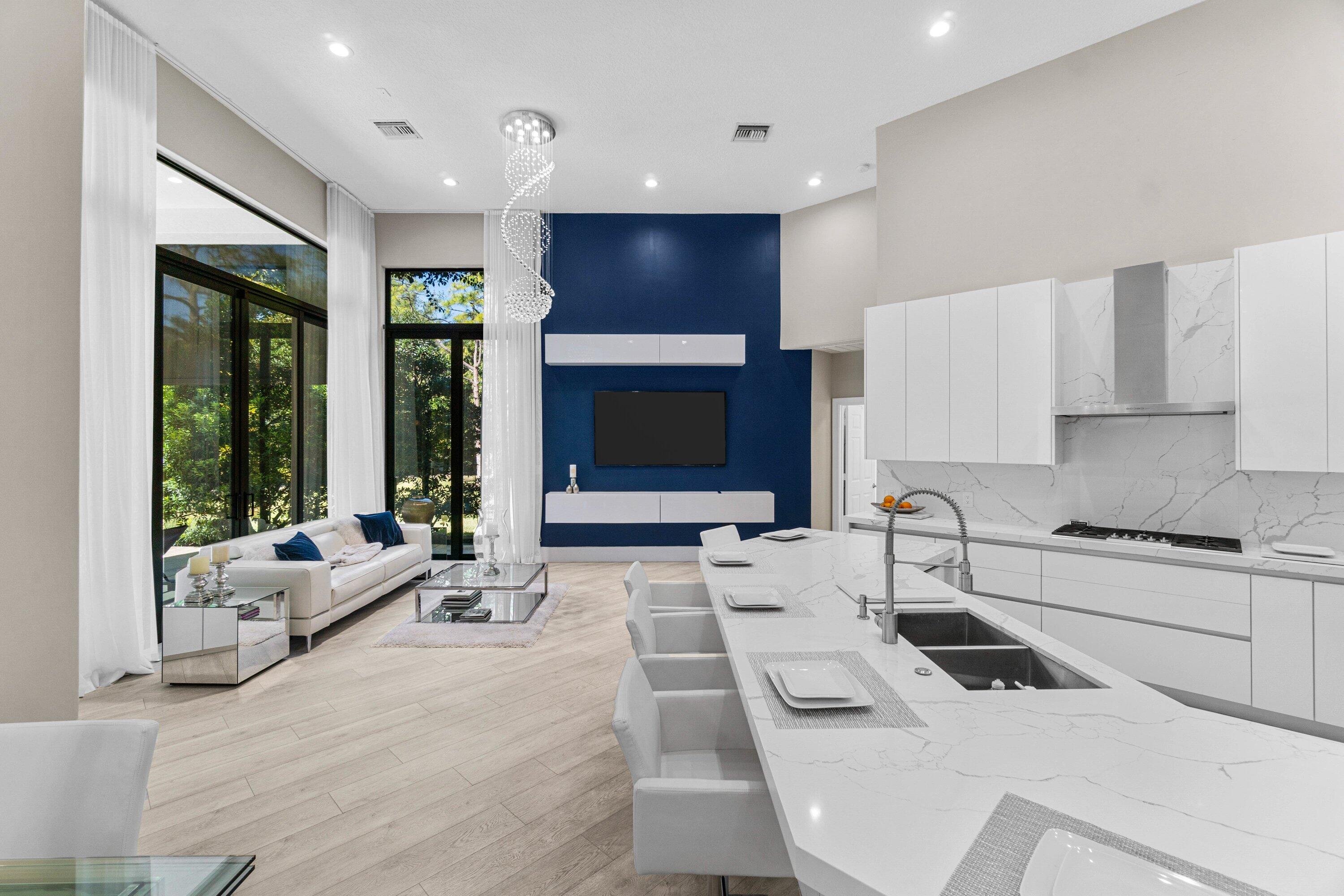 6715 E Calumet Circle