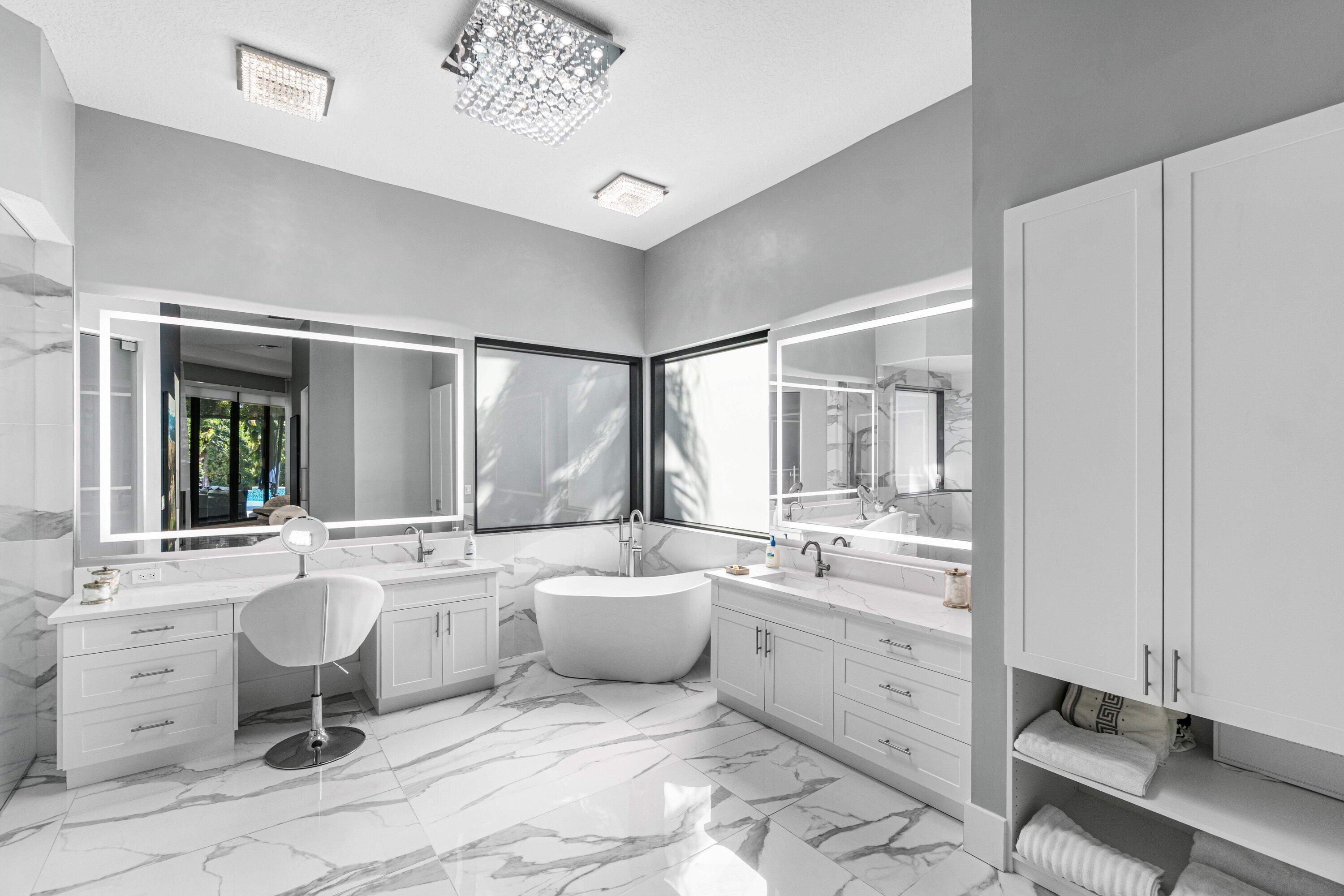 6715 E Calumet Circle