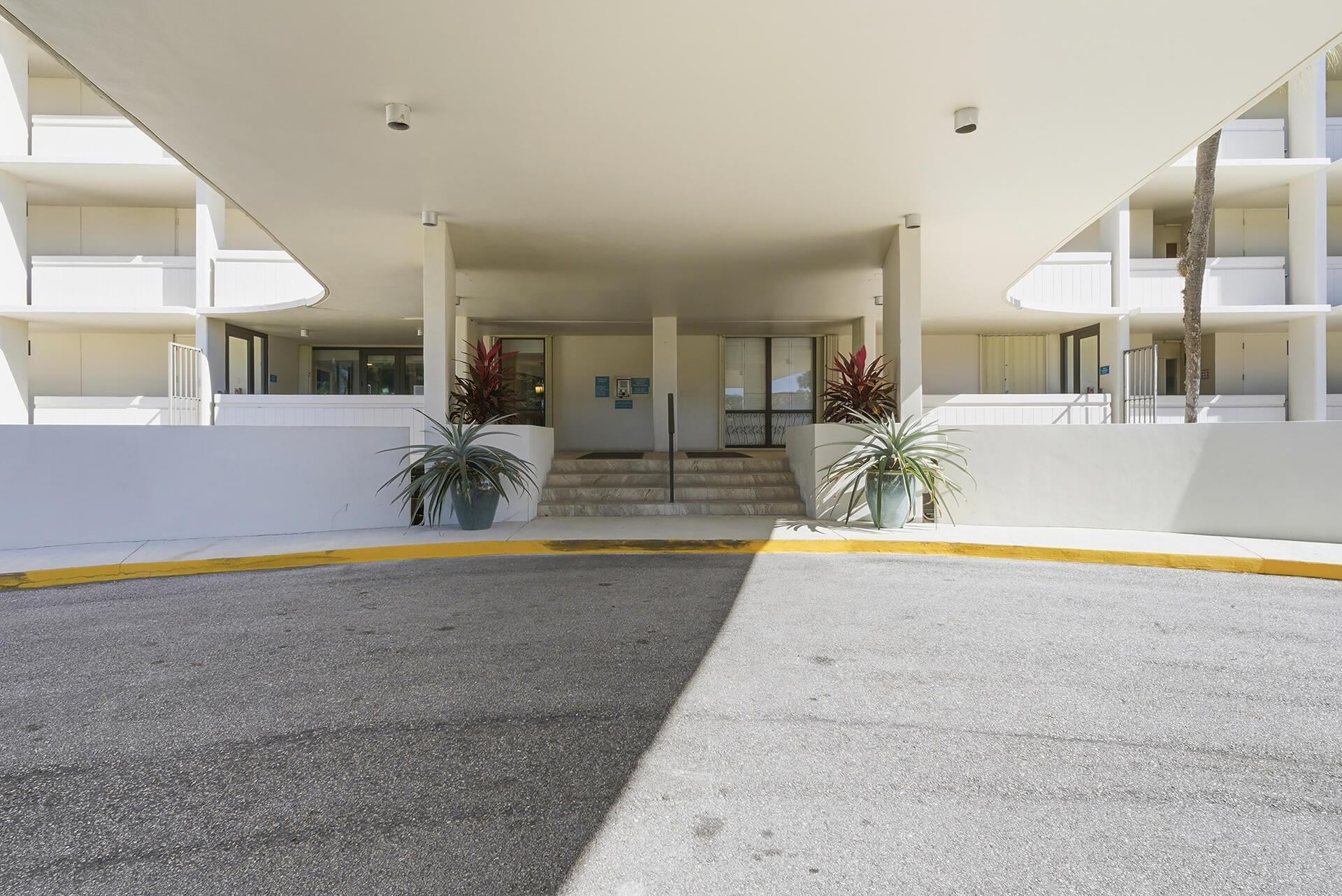 122 Lakeshore Drive 433