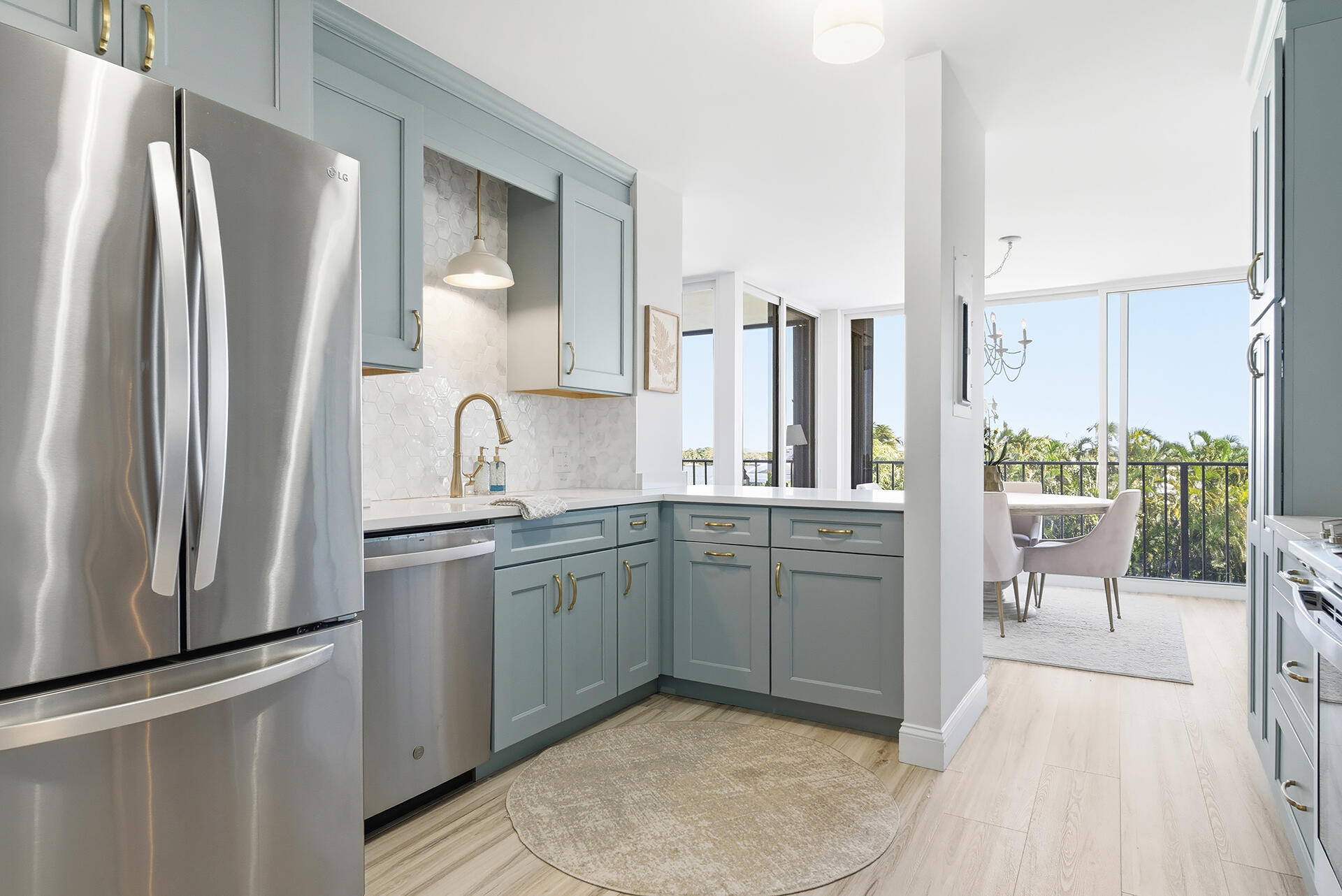 122 Lakeshore Drive 433