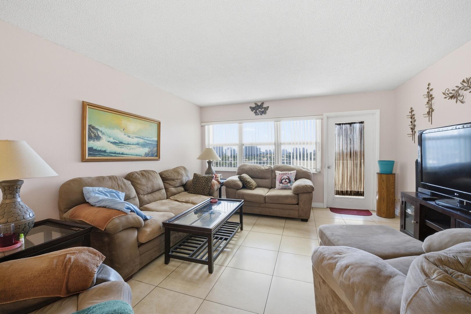 401 Golden Isles Drive 1009