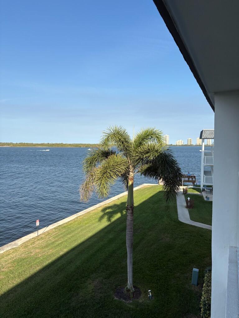 111 Shore Court 305-C, North Palm Beach Unit: 305-C