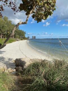 111 Shore Court 305-C, North Palm Beach Unit: 305-C