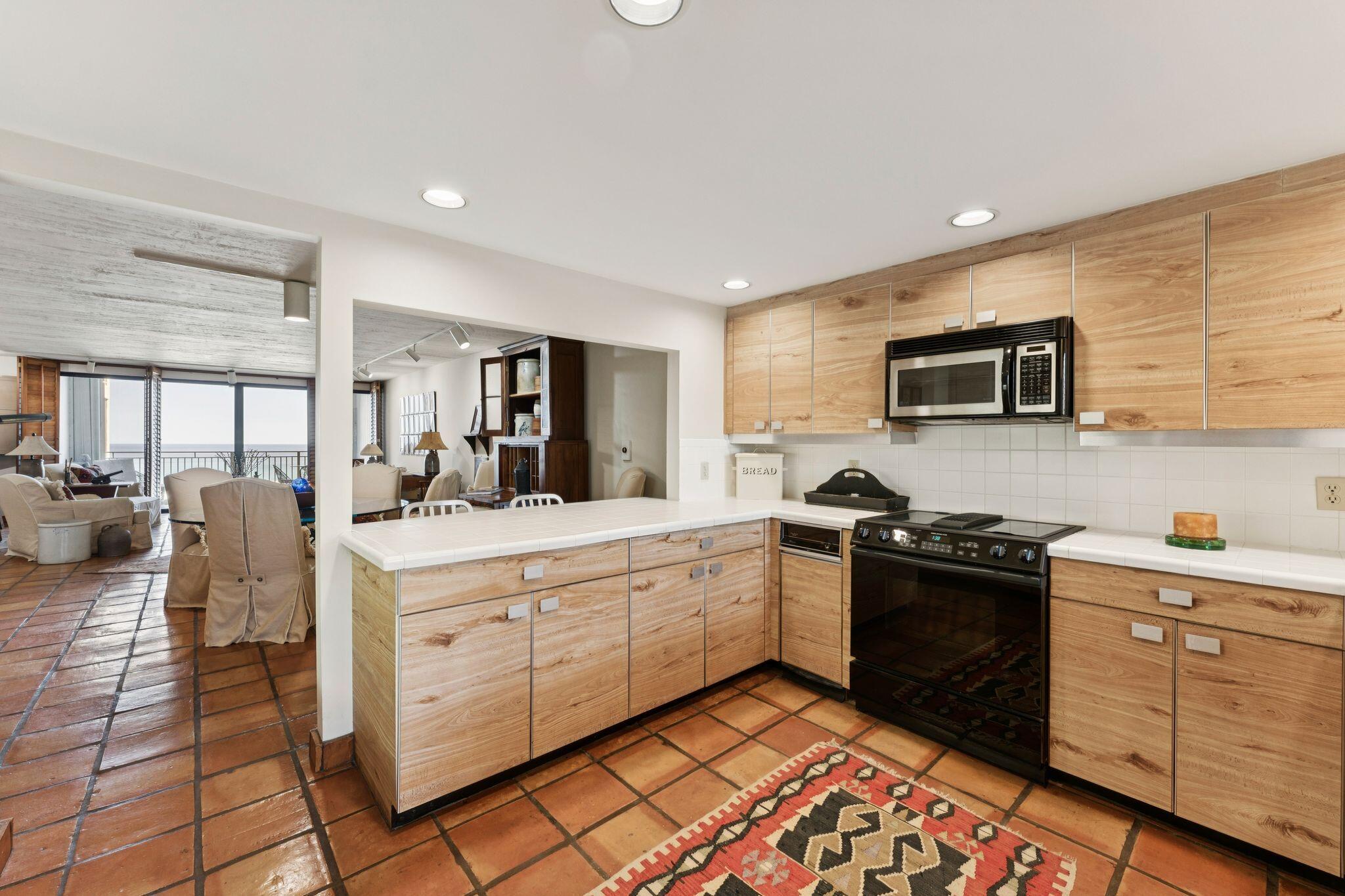 2155 S Ocean Boulevard S 19