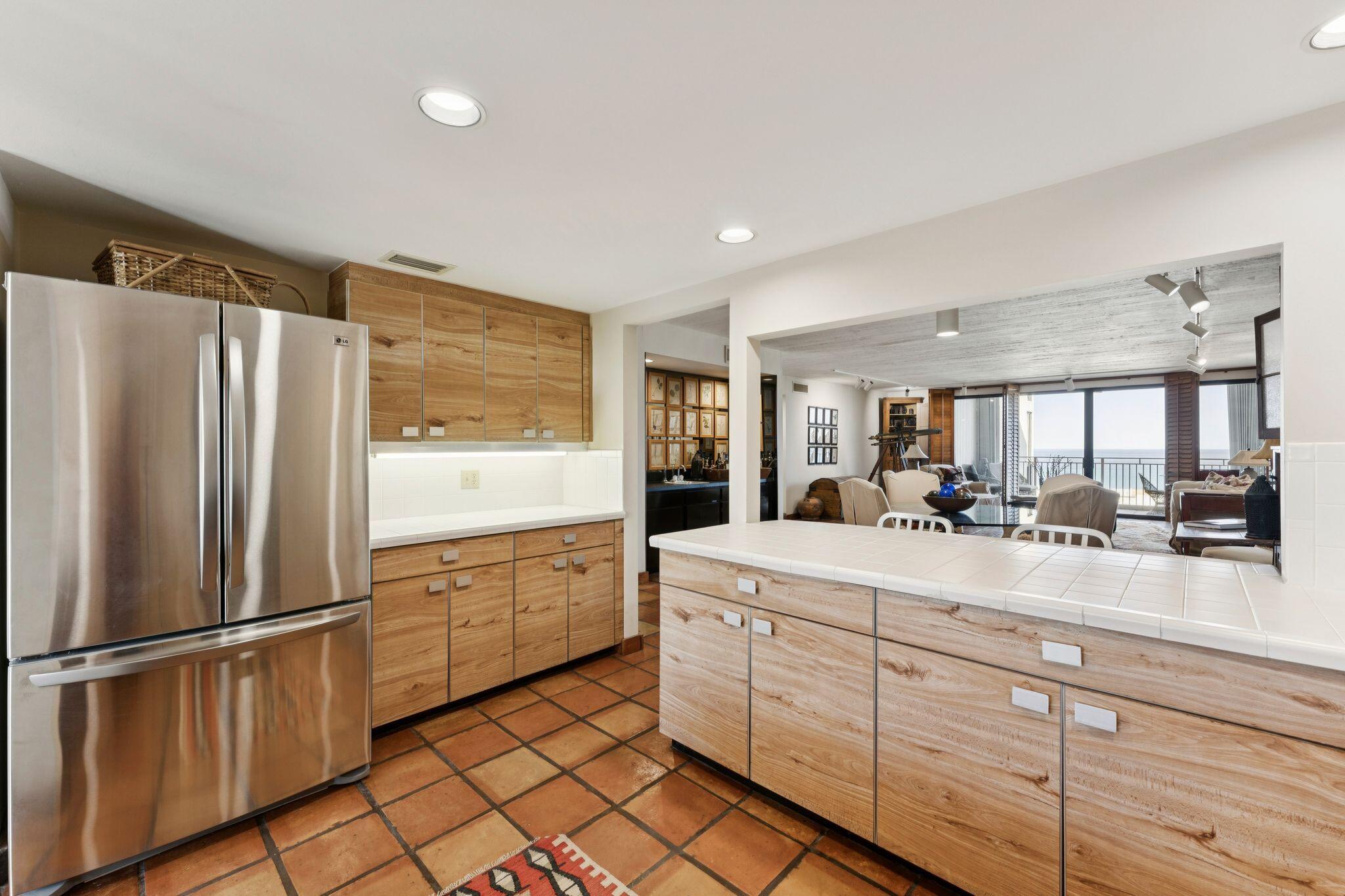 2155 S Ocean Boulevard S 19