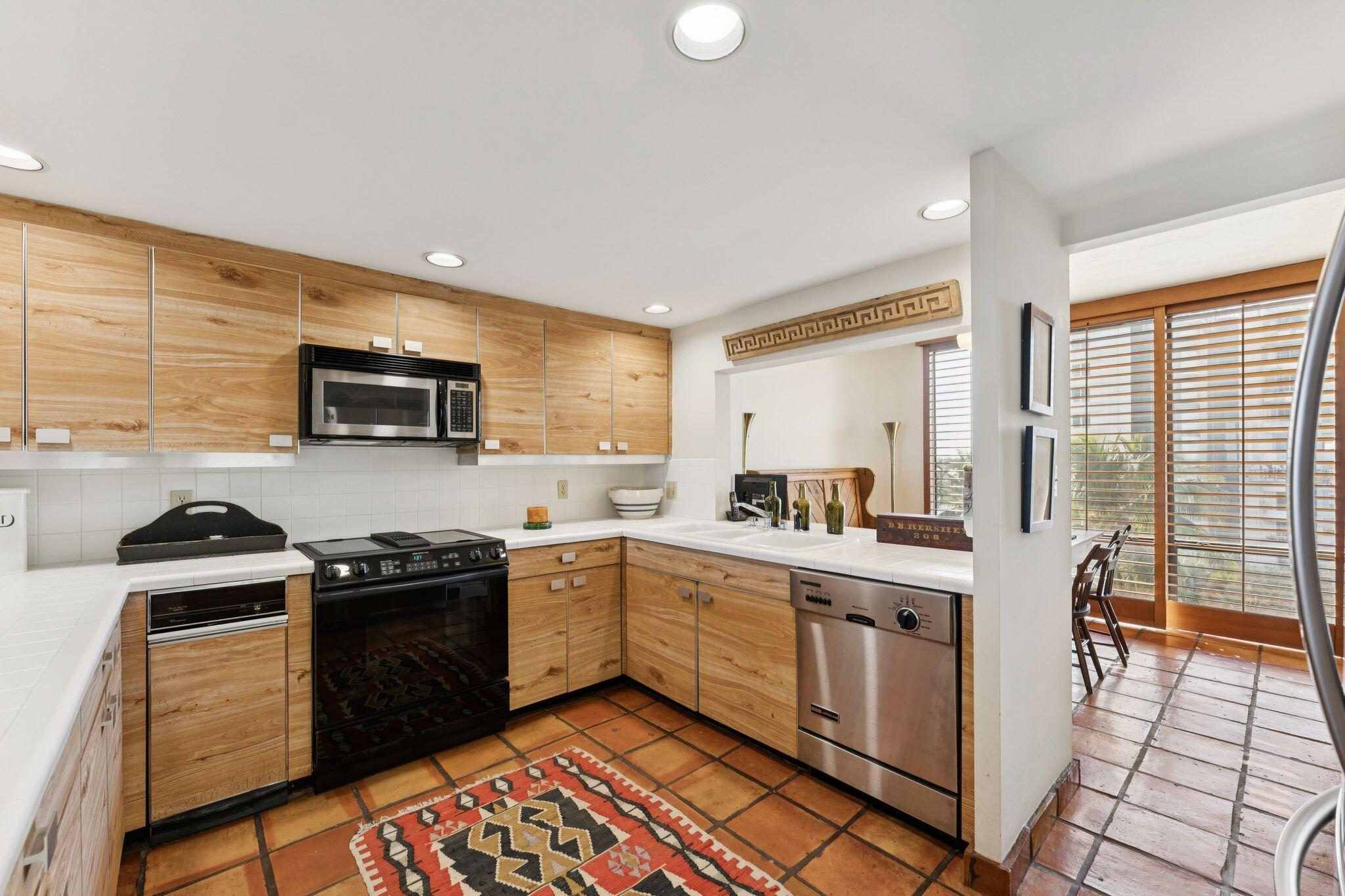 2155 S Ocean Boulevard S 19