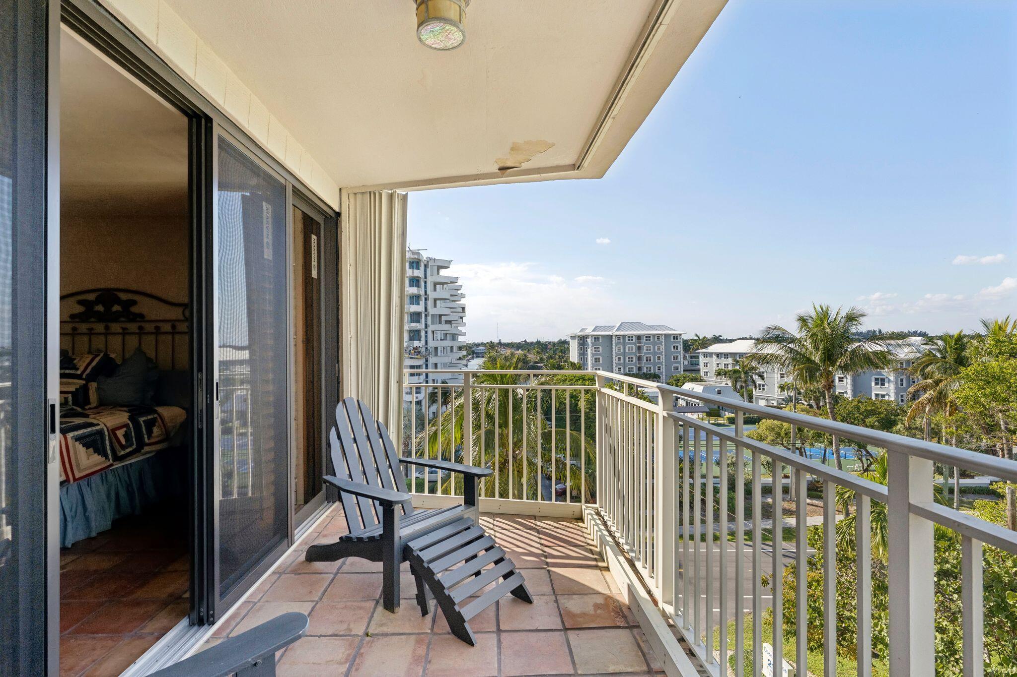 2155 S Ocean Boulevard S 19