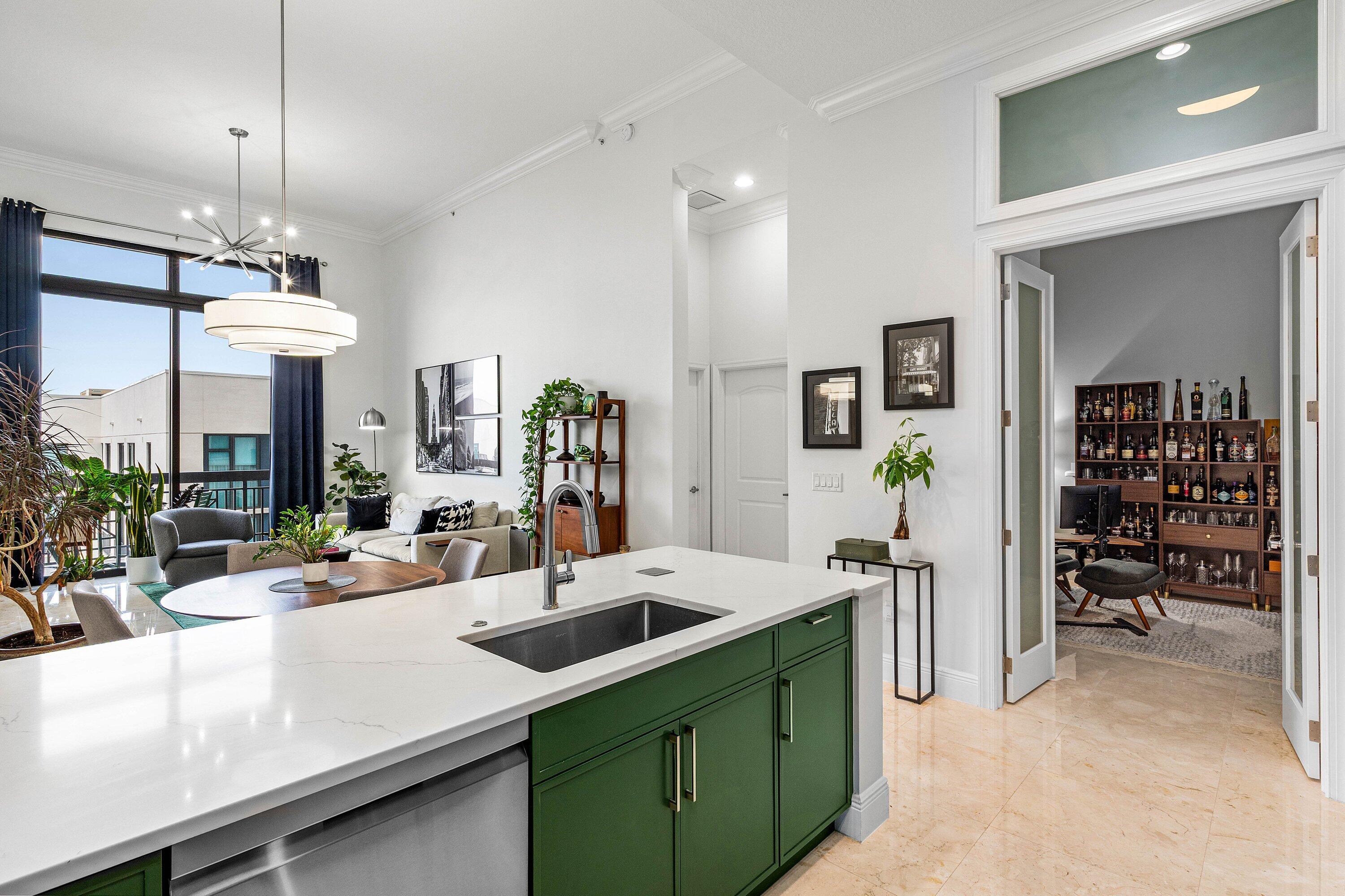 701 S Olive Avenue 515