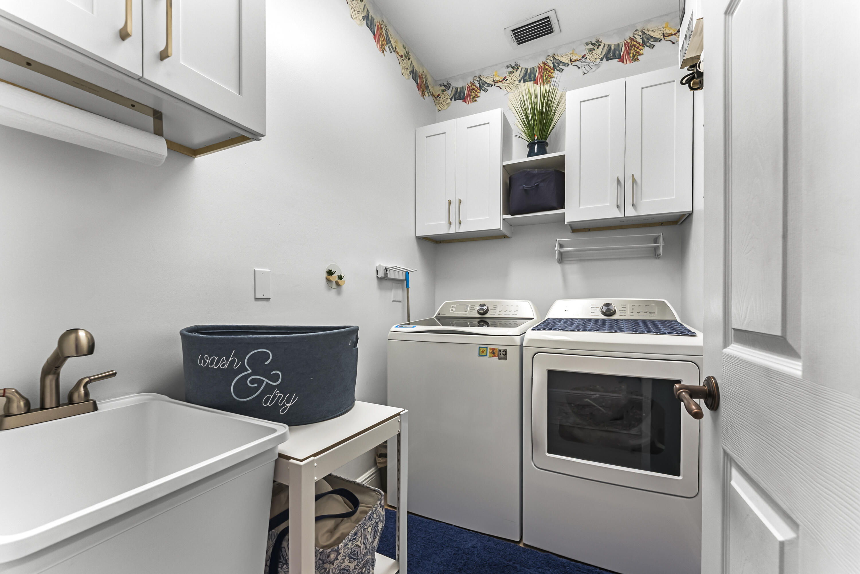 12212 Rockledge Circle