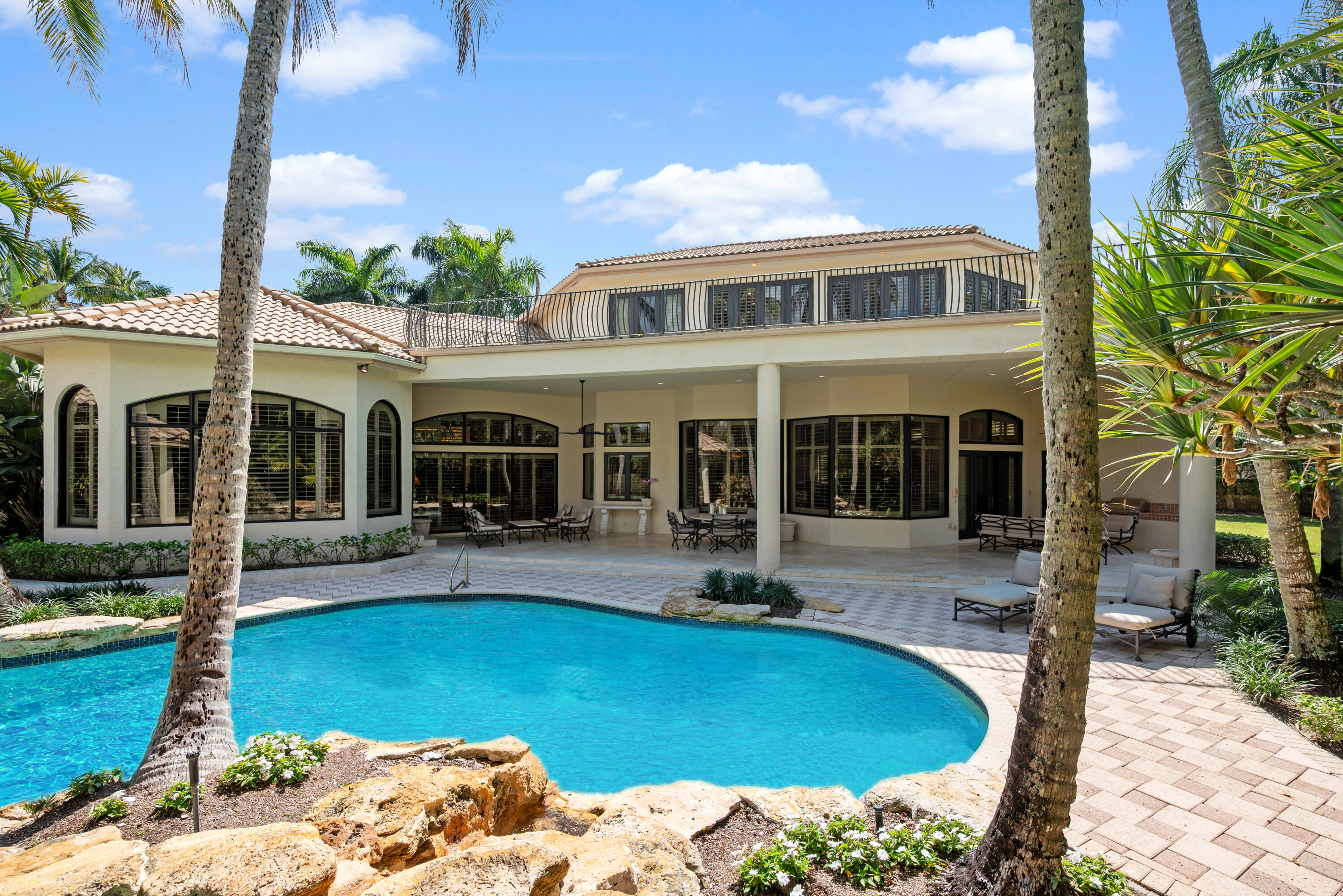 18800 Long Lake Drive