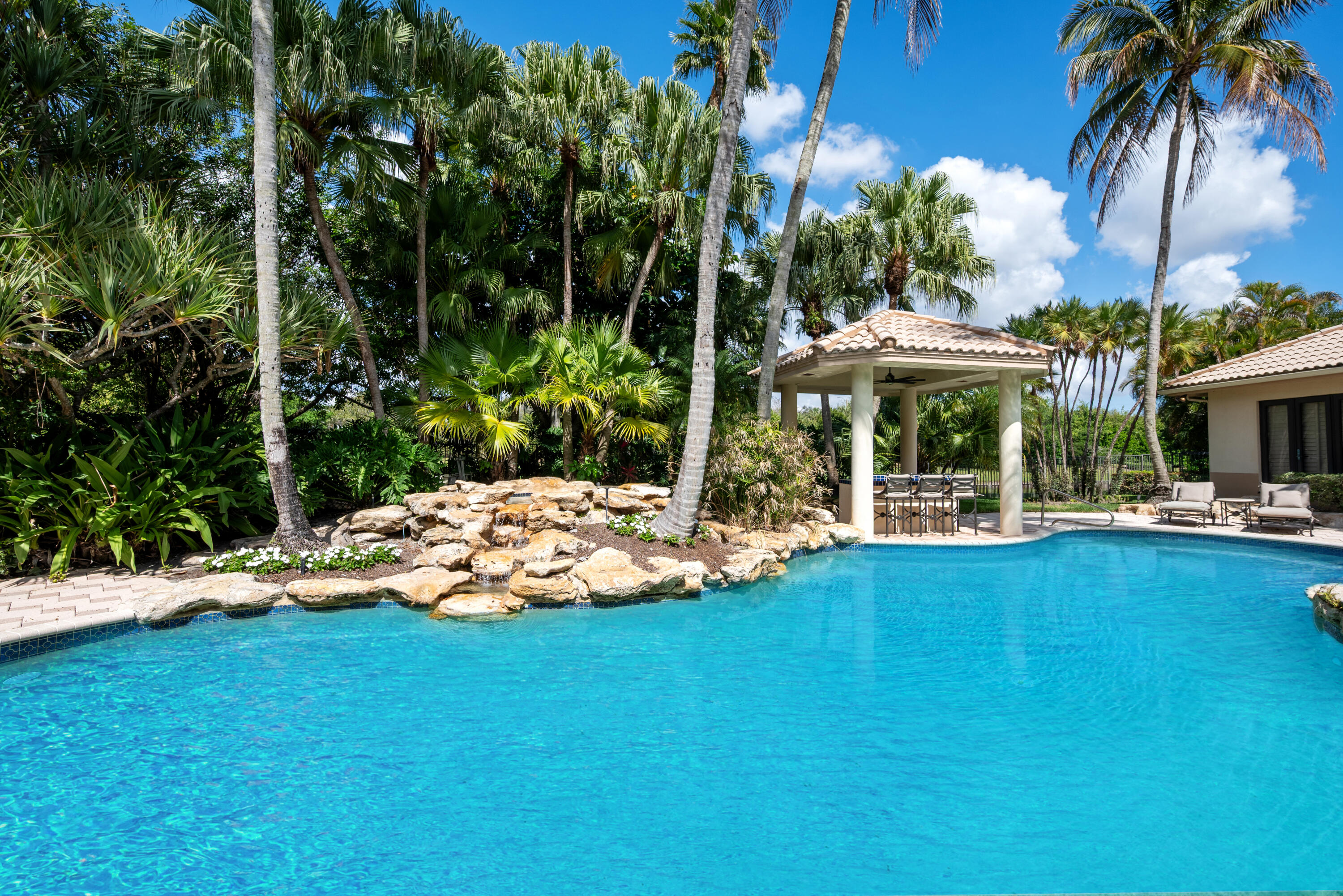 18800 Long Lake Drive