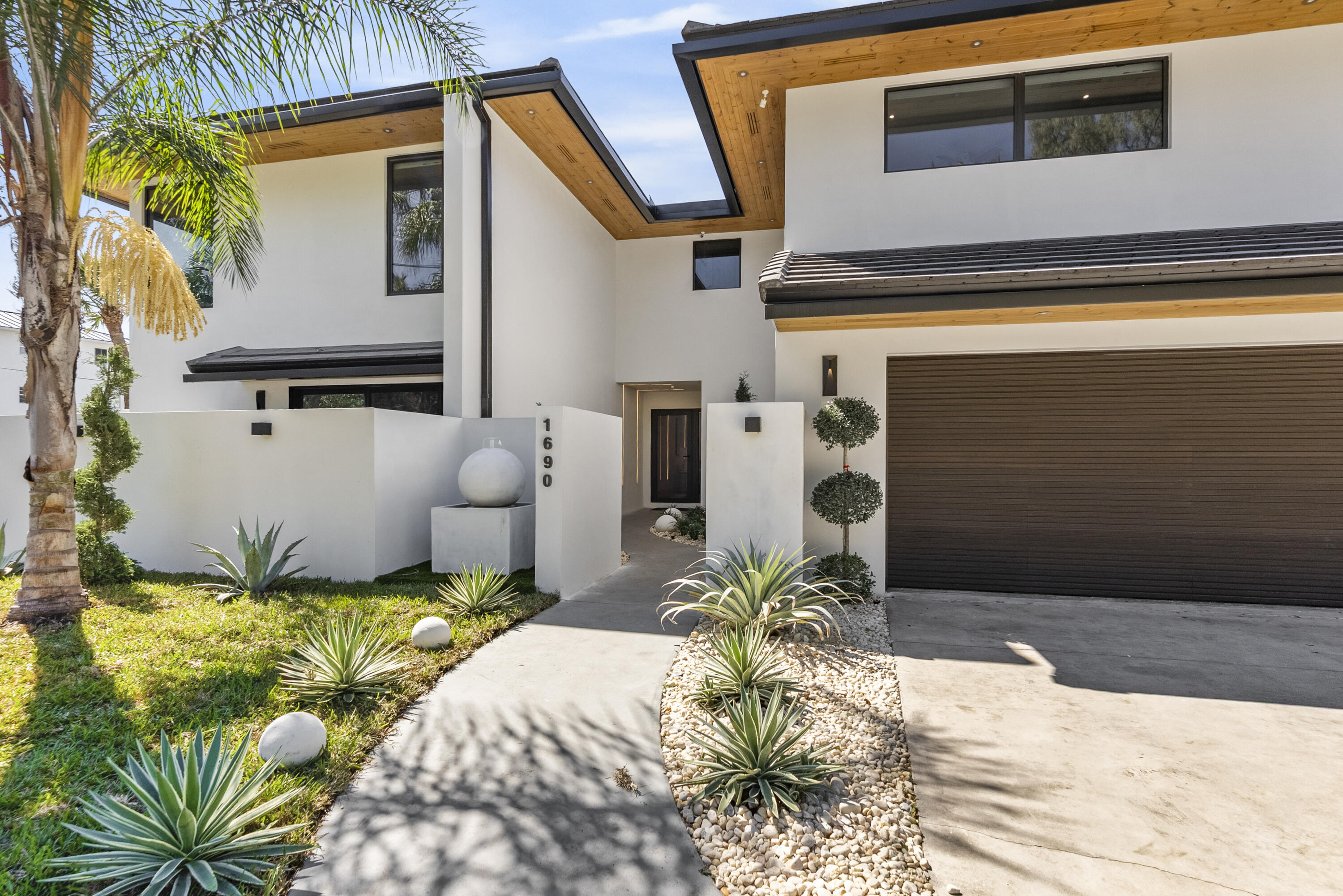 1690 S Ocean Boulevard