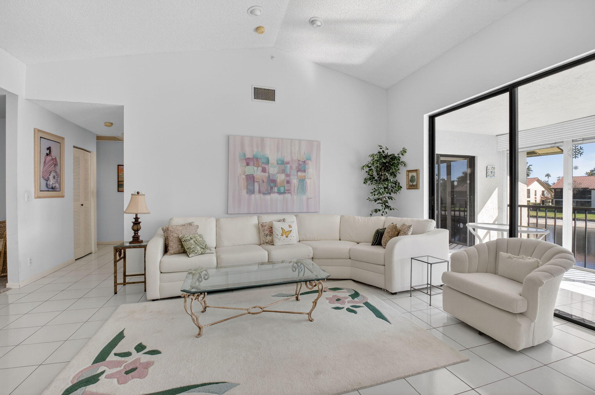 10279 N Circle Lake Drive 202