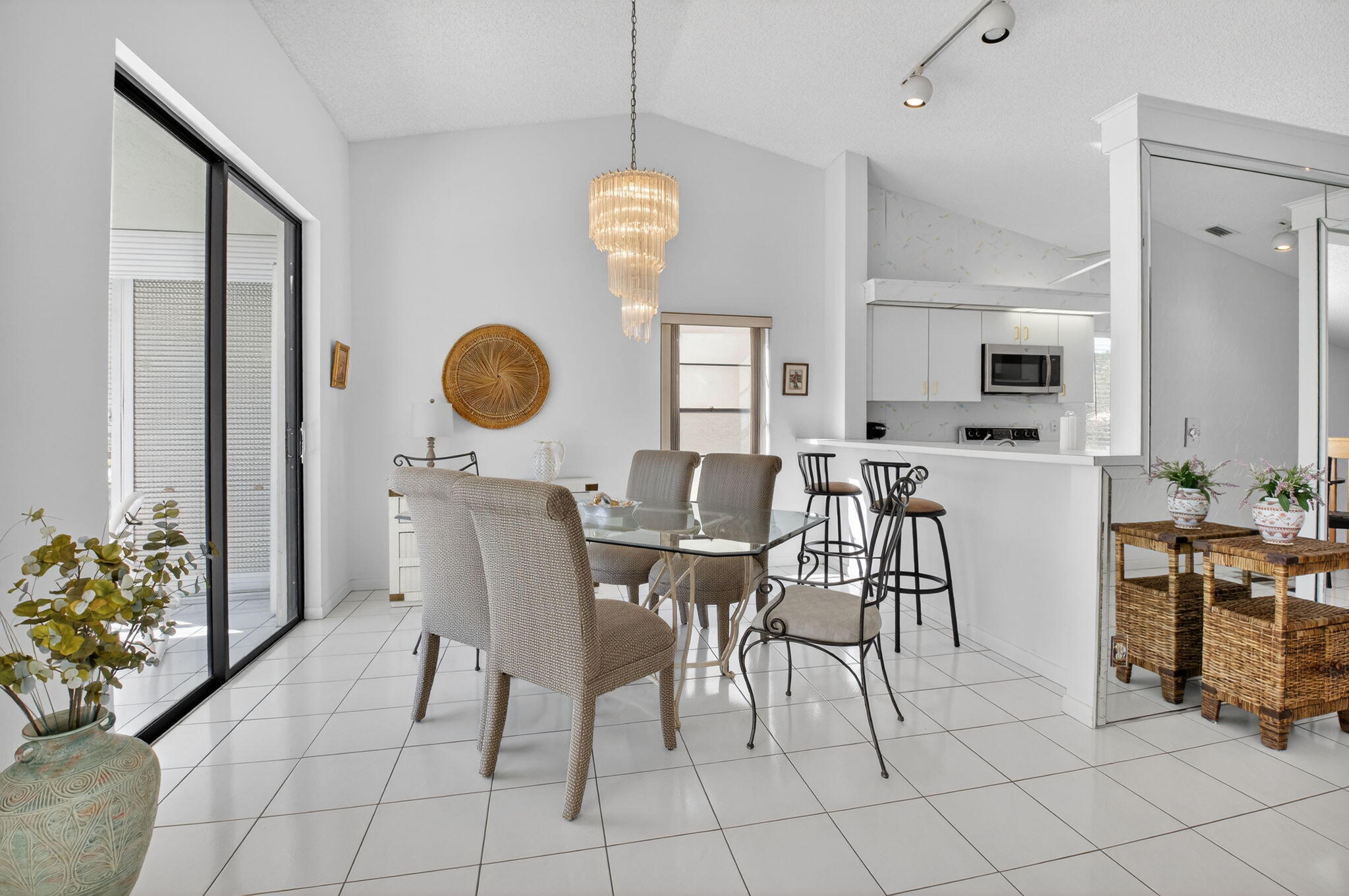 10279 N Circle Lake Drive 202